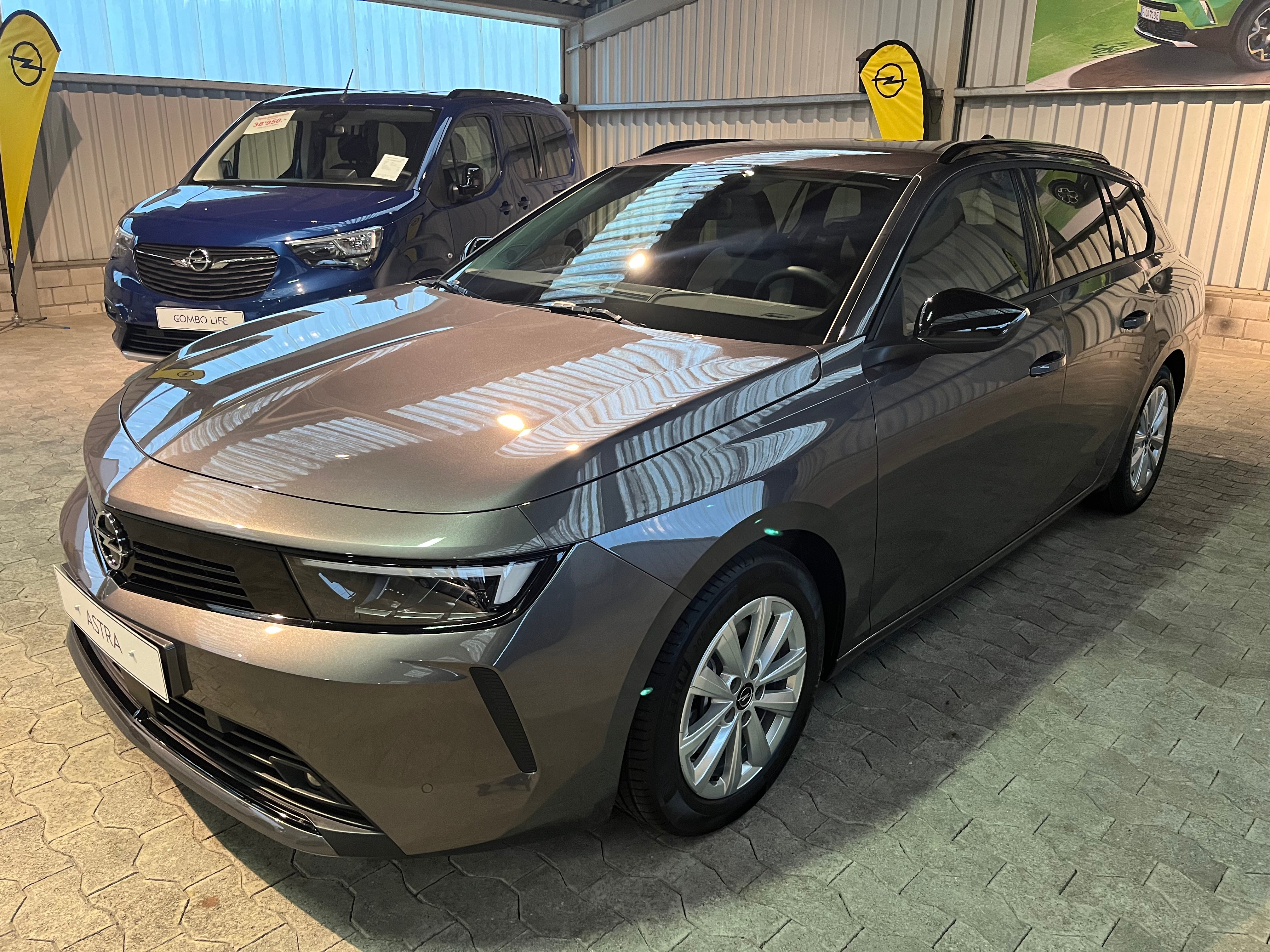 OPEL Astra Sports Tourer 1.2i Turbo Swiss A (Kombi)