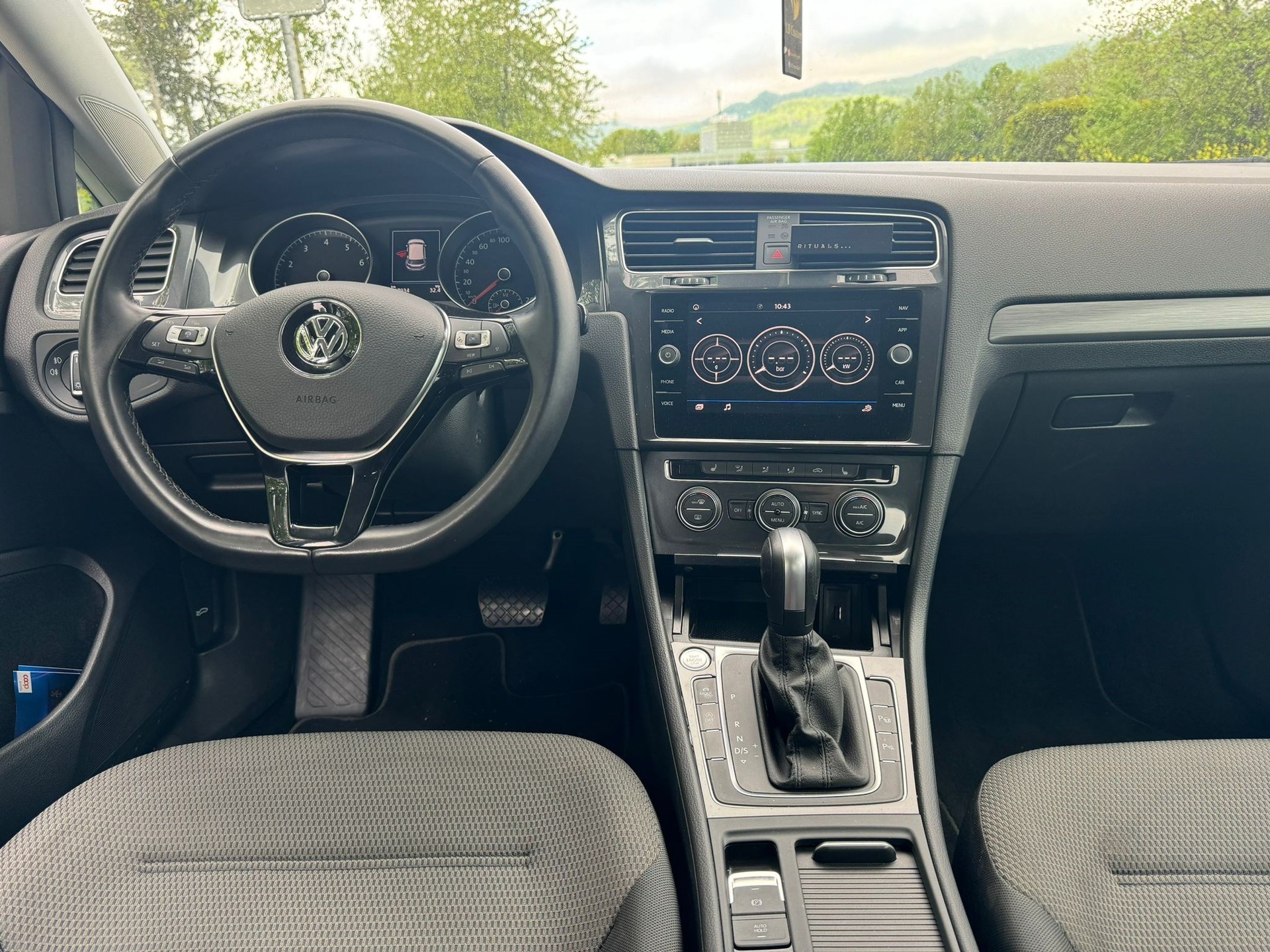 VW Golf 1.5 TSI EVO Edition 45 DSG-image-4