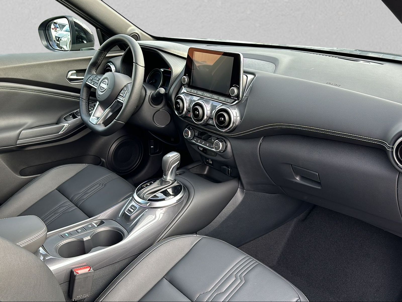 NISSAN Juke 1.6 Hybrid Tekna Automat-image-5