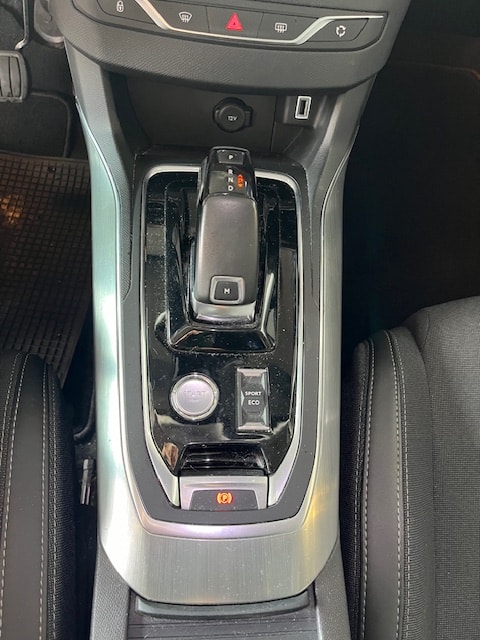 PEUGEOT 308 1.2 Pure Tech Allure EAT8-image-3