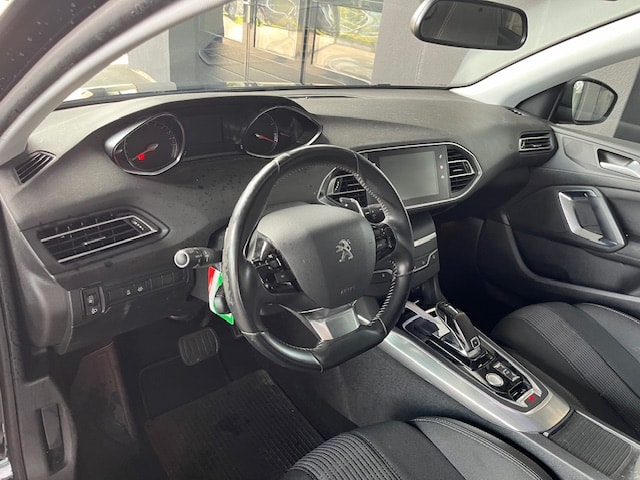 PEUGEOT 308 1.2 Pure Tech Allure EAT8-image-4