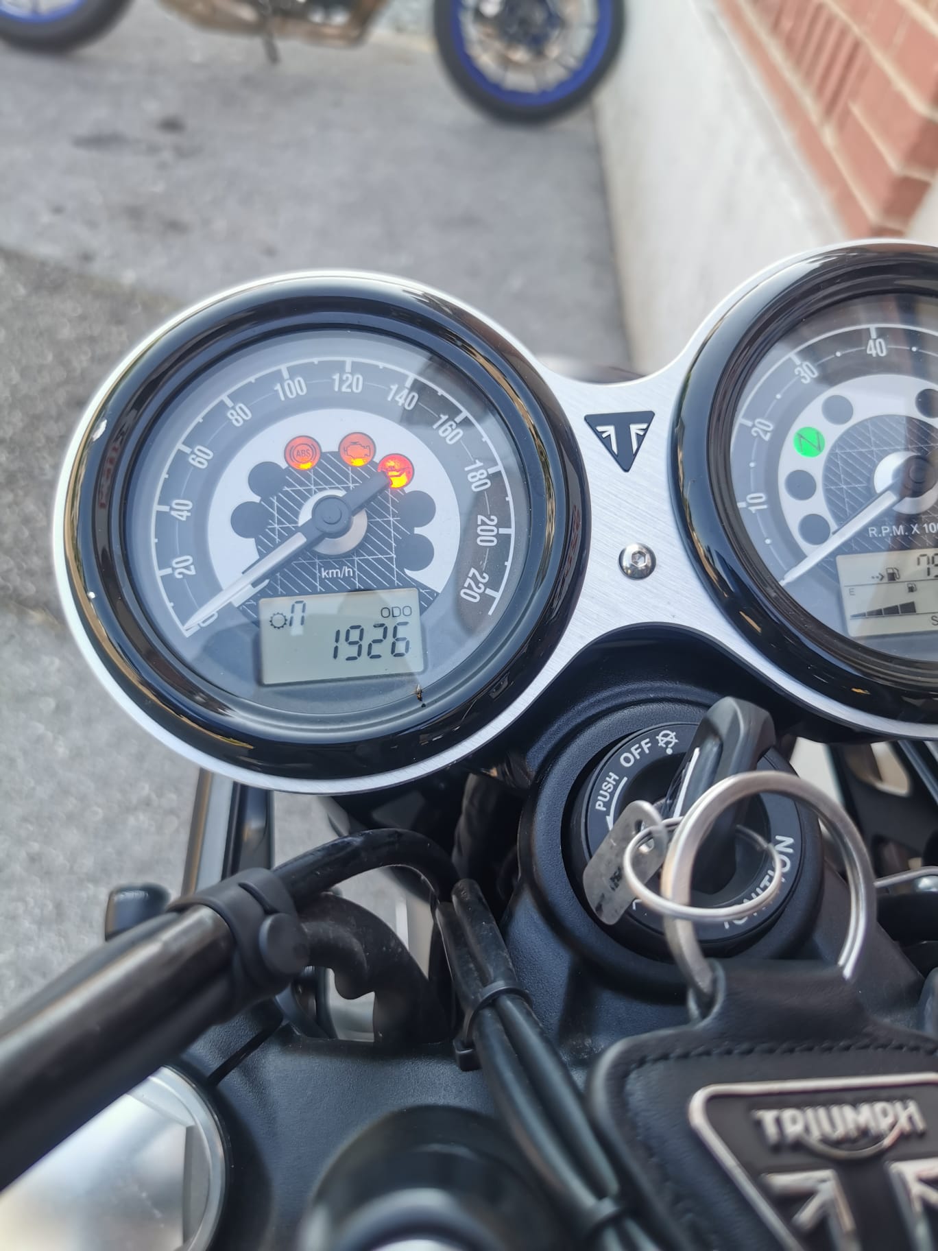 TRIUMPH Speed Twin 1200-image-8