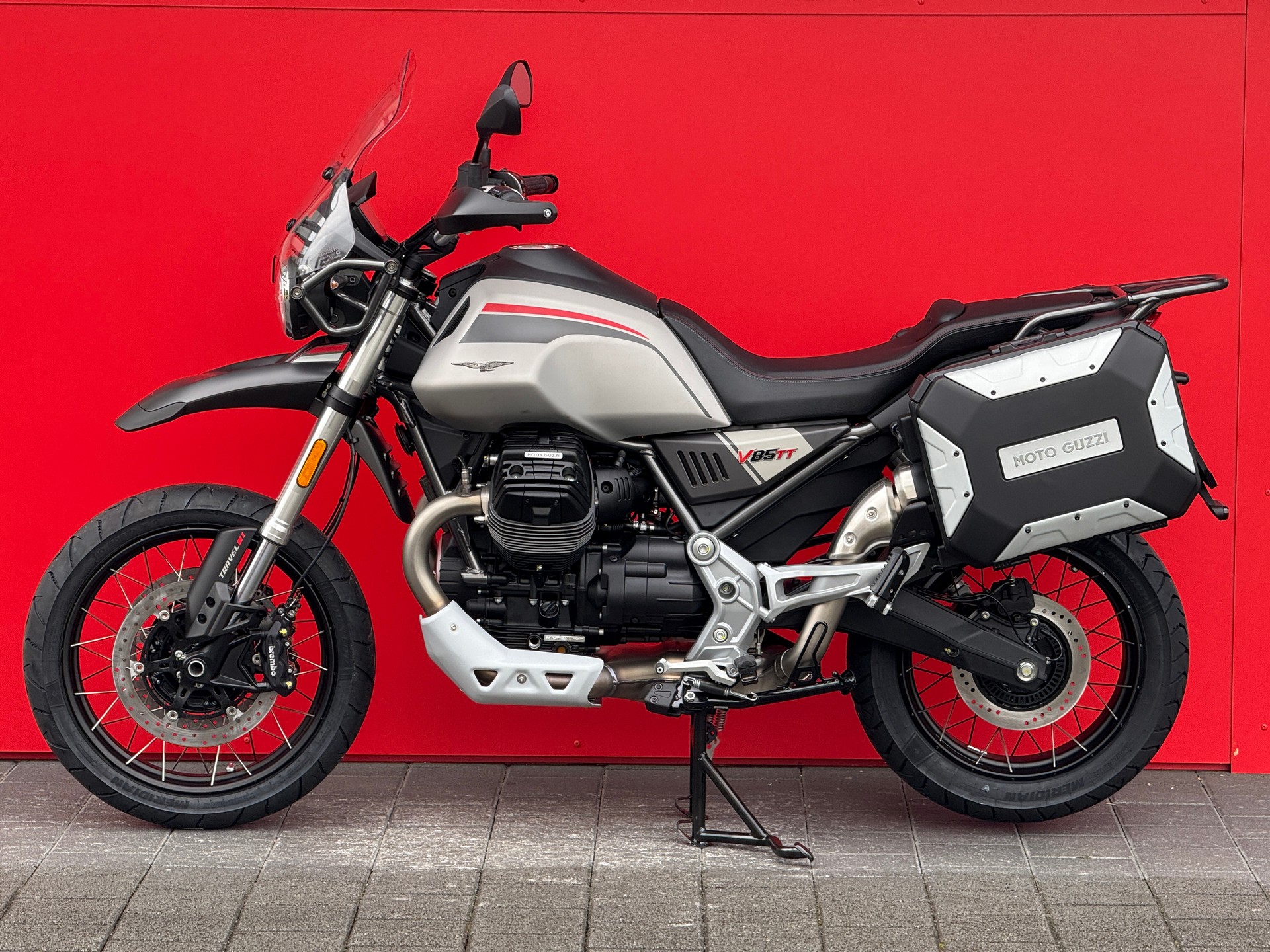 MOTO GUZZI V85 TT Travel Pack-showroom-element-3
