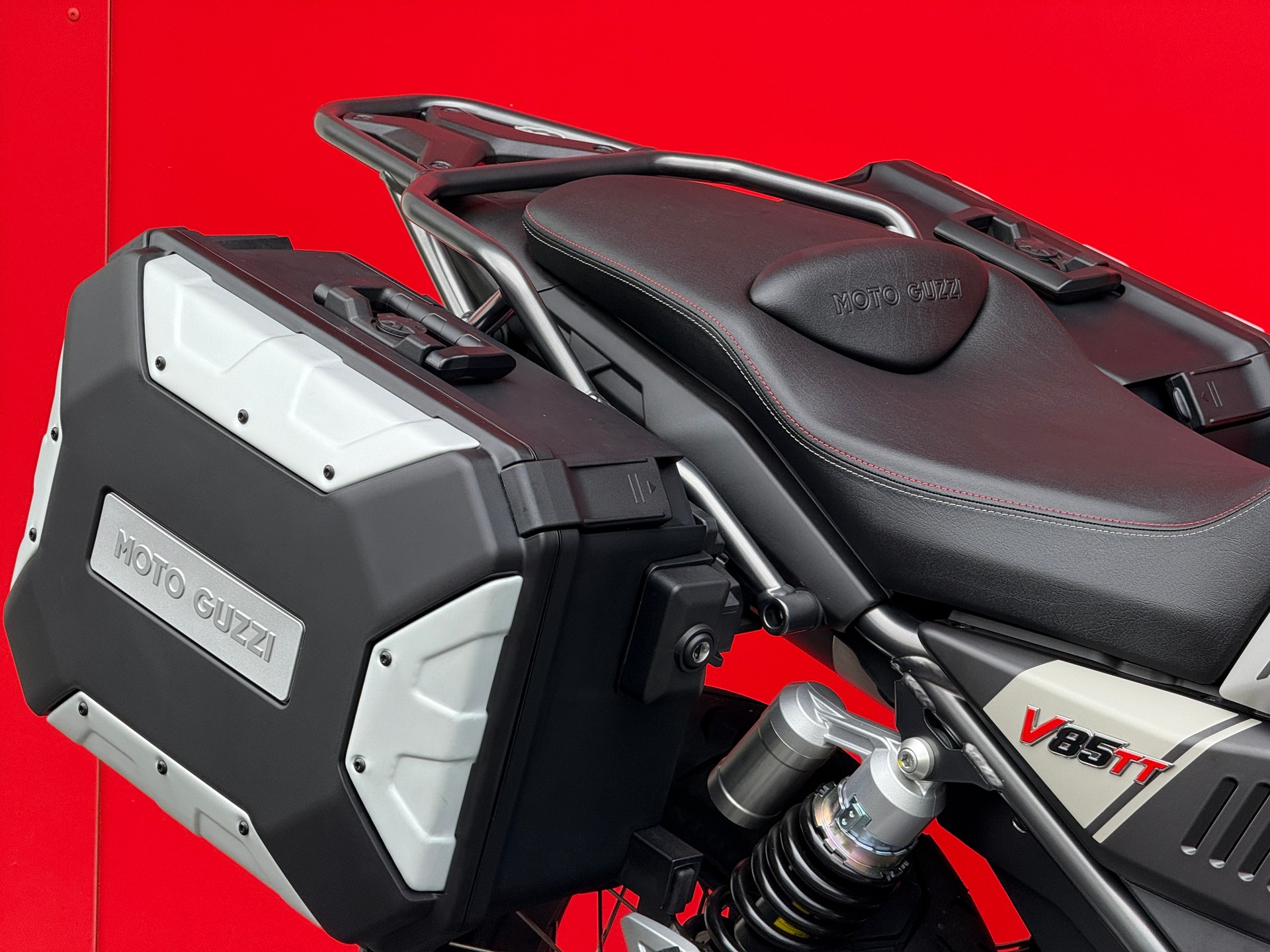 MOTO GUZZI V85 TT Travel Pack-image-12