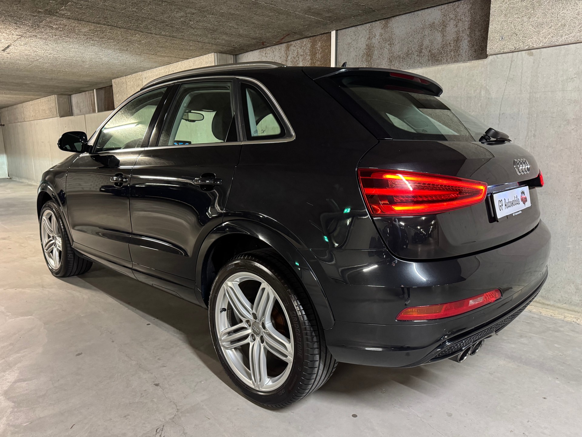 AUDI Q3 2.0 TFSI quattro S-tronic-image-15