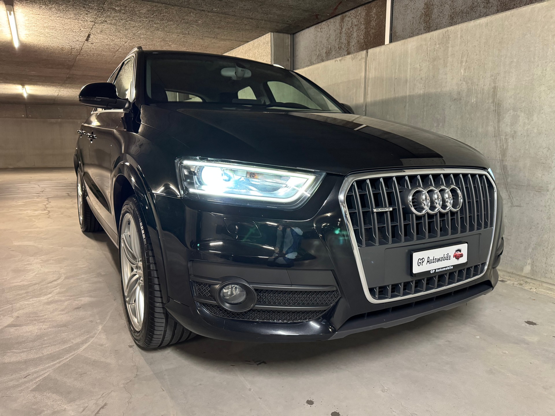 AUDI Q3 2.0 TFSI quattro S-tronic-image-11
