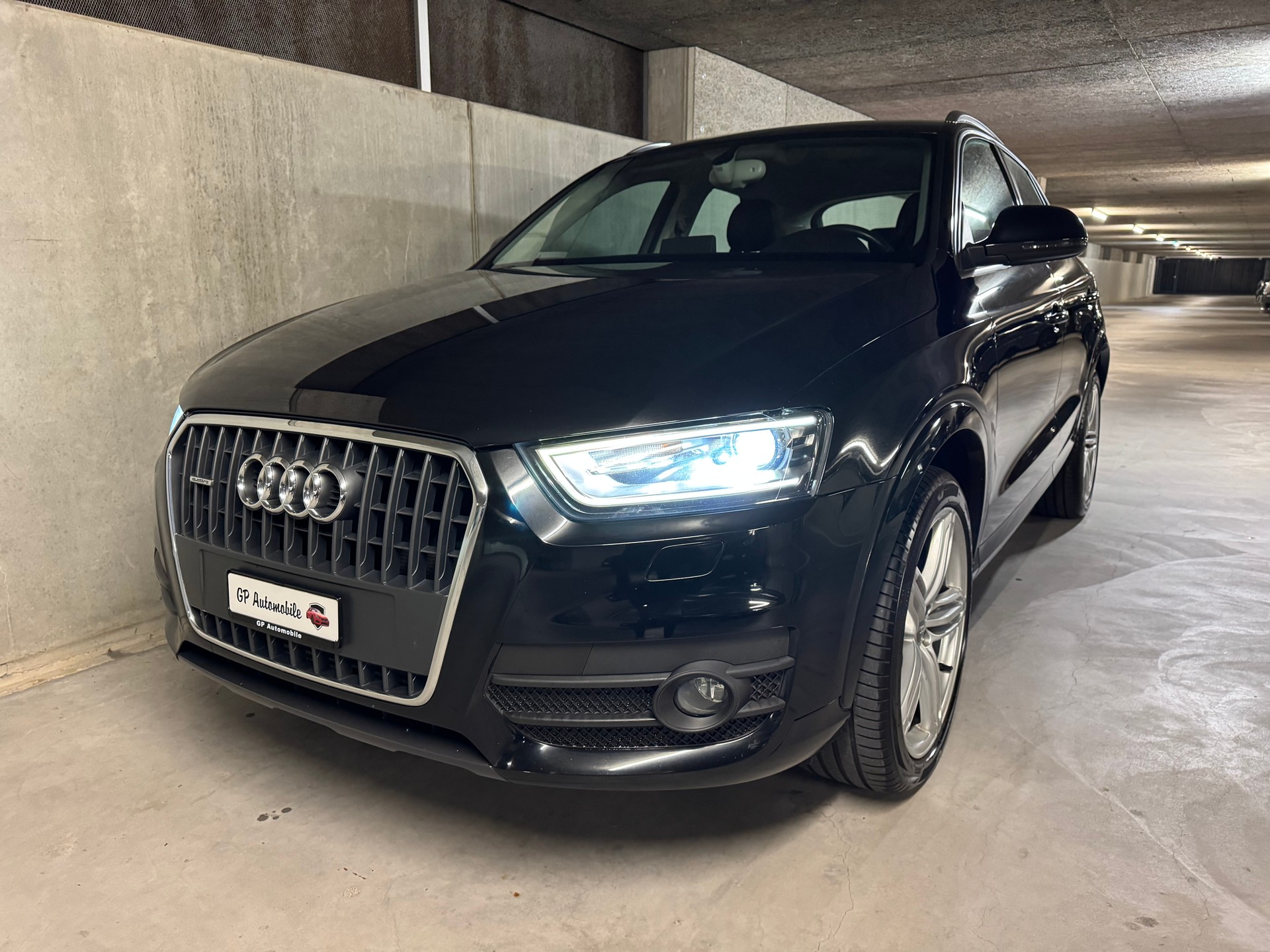 AUDI Q3 2.0 TFSI quattro S-tronic-image-10