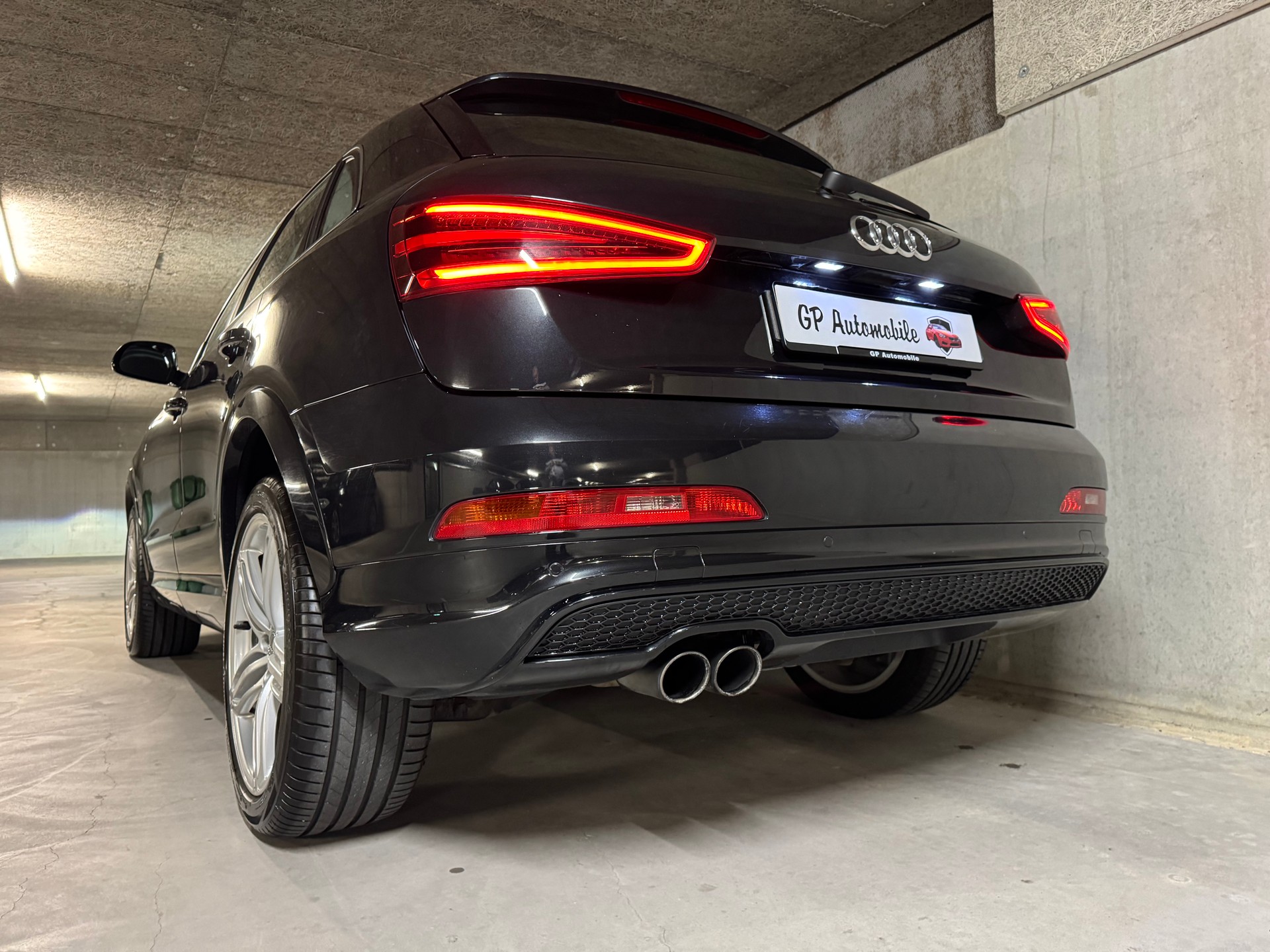 AUDI Q3 2.0 TFSI quattro S-tronic-image-18