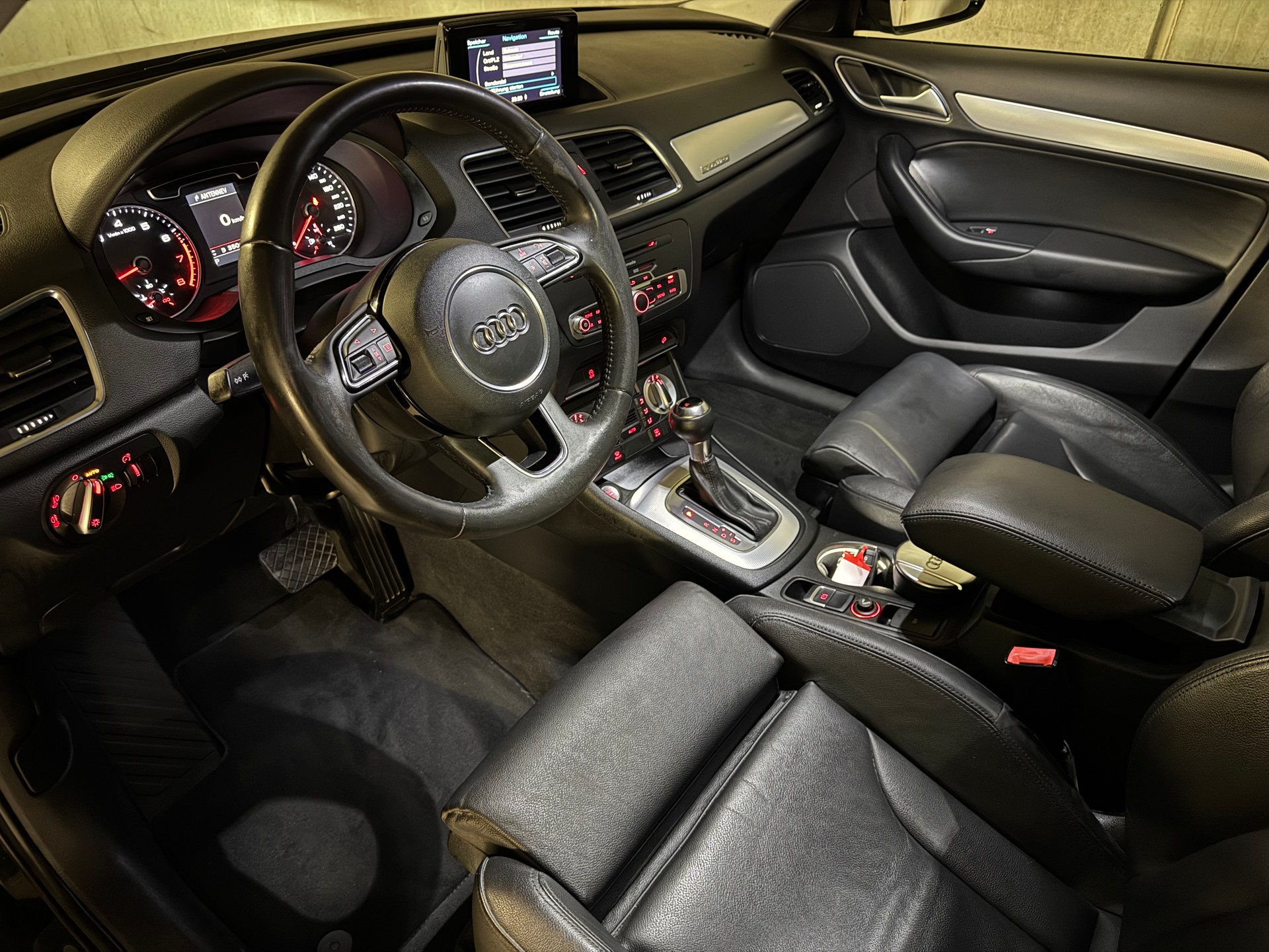 AUDI Q3 2.0 TFSI quattro S-tronic-image-20
