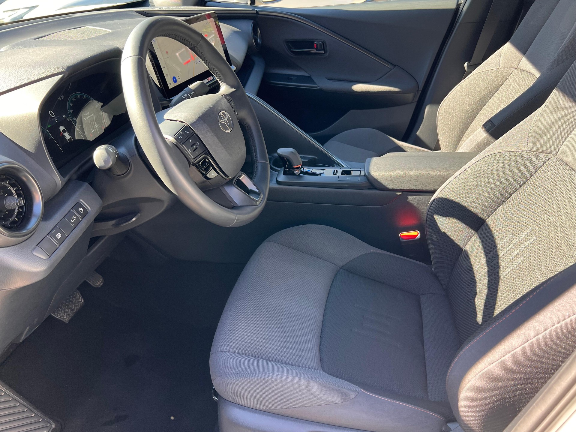 TOYOTA C-HR 1.8 HEV Trend-image-8