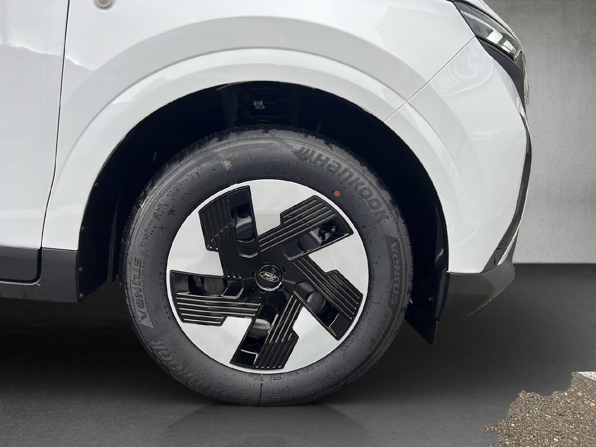 FORD E-Transit Courier Van Trend-image-23