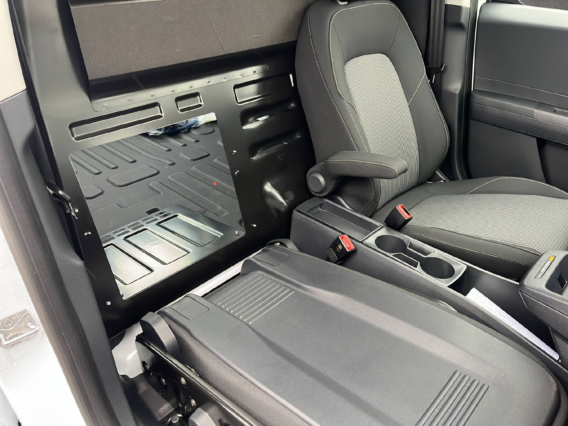 FORD E-Transit Courier Van Trend-image-26