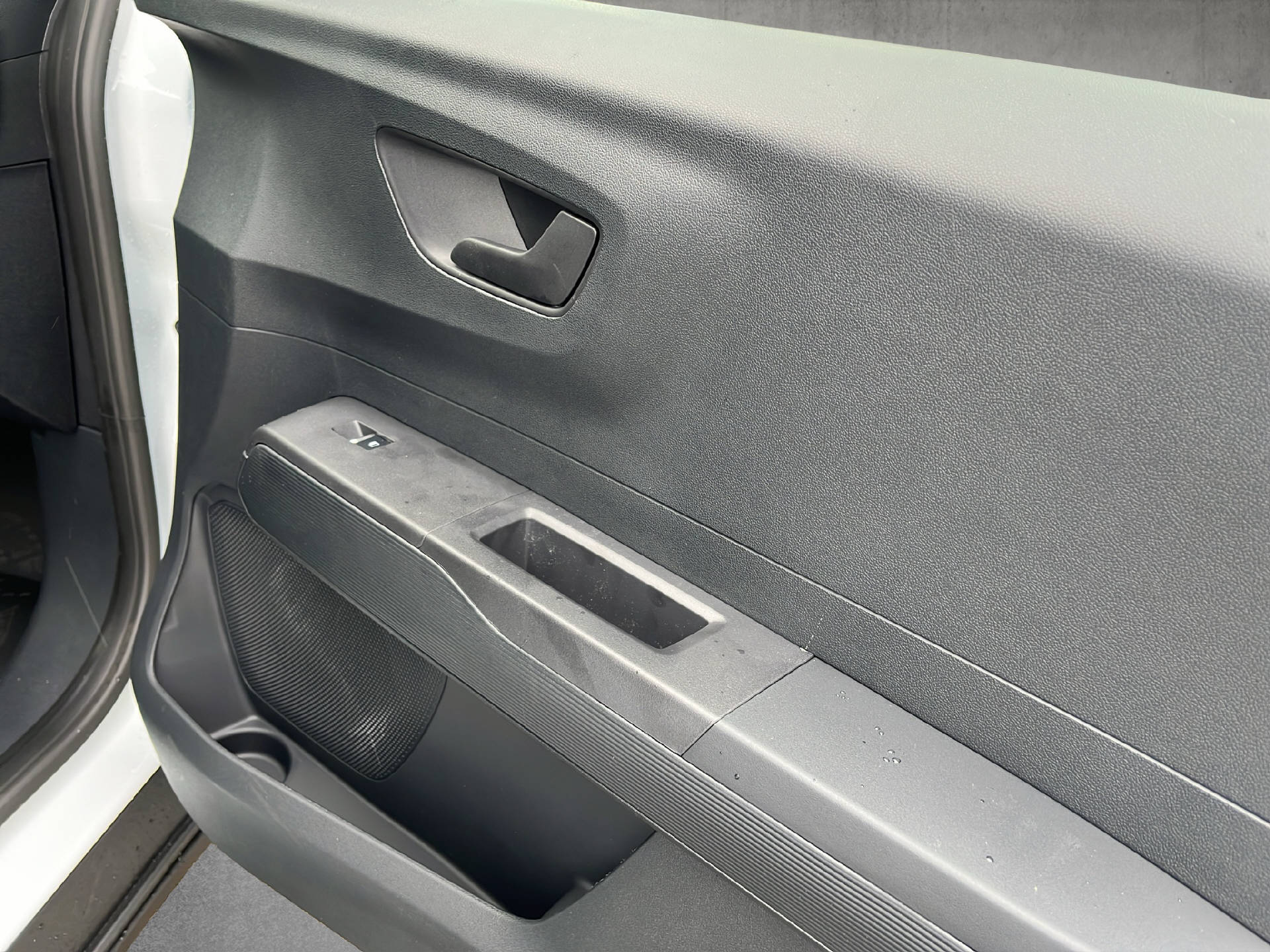 FORD E-Transit Courier Van Trend-image-31
