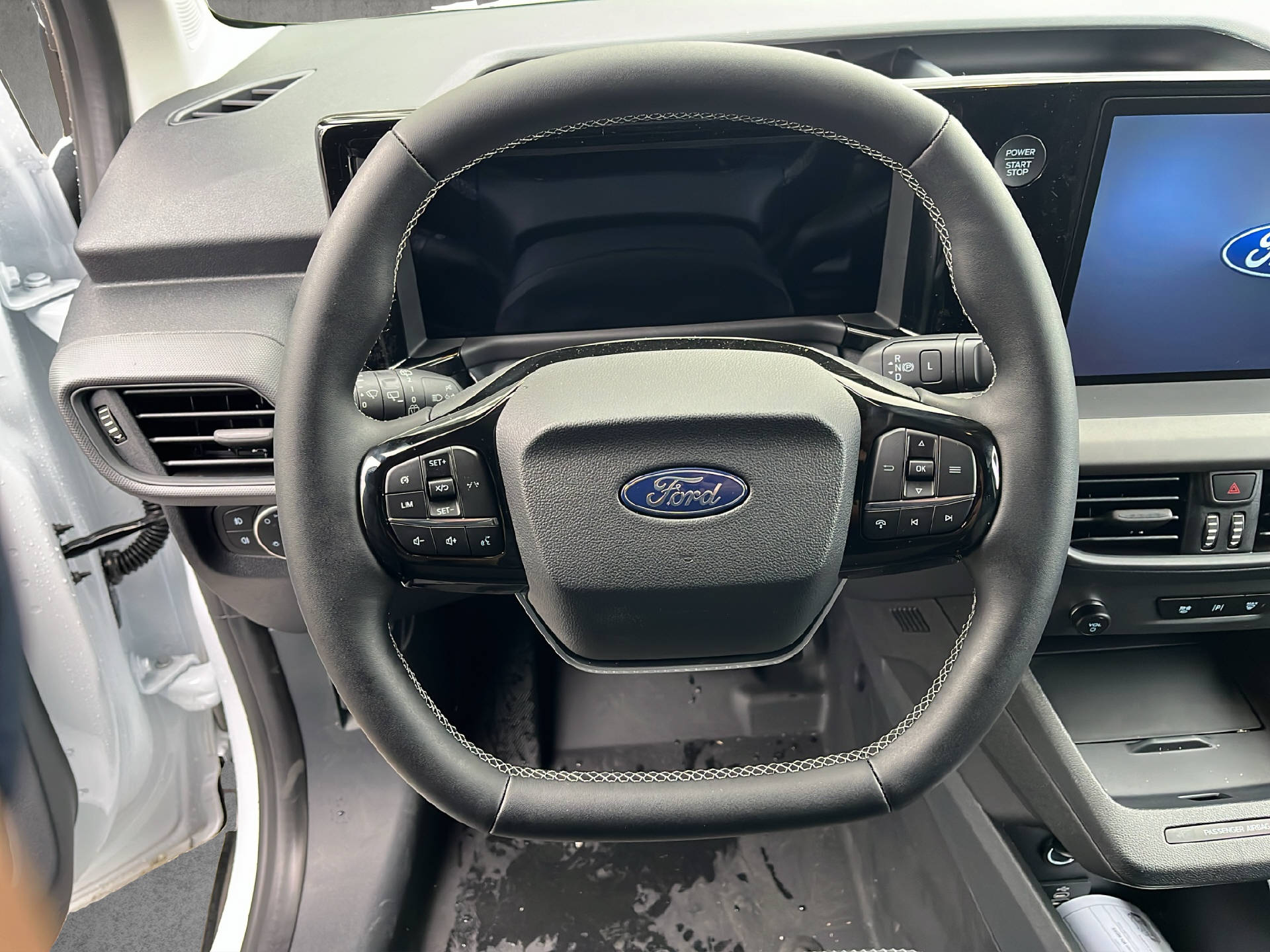 FORD E-Transit Courier Van Trend-image-29