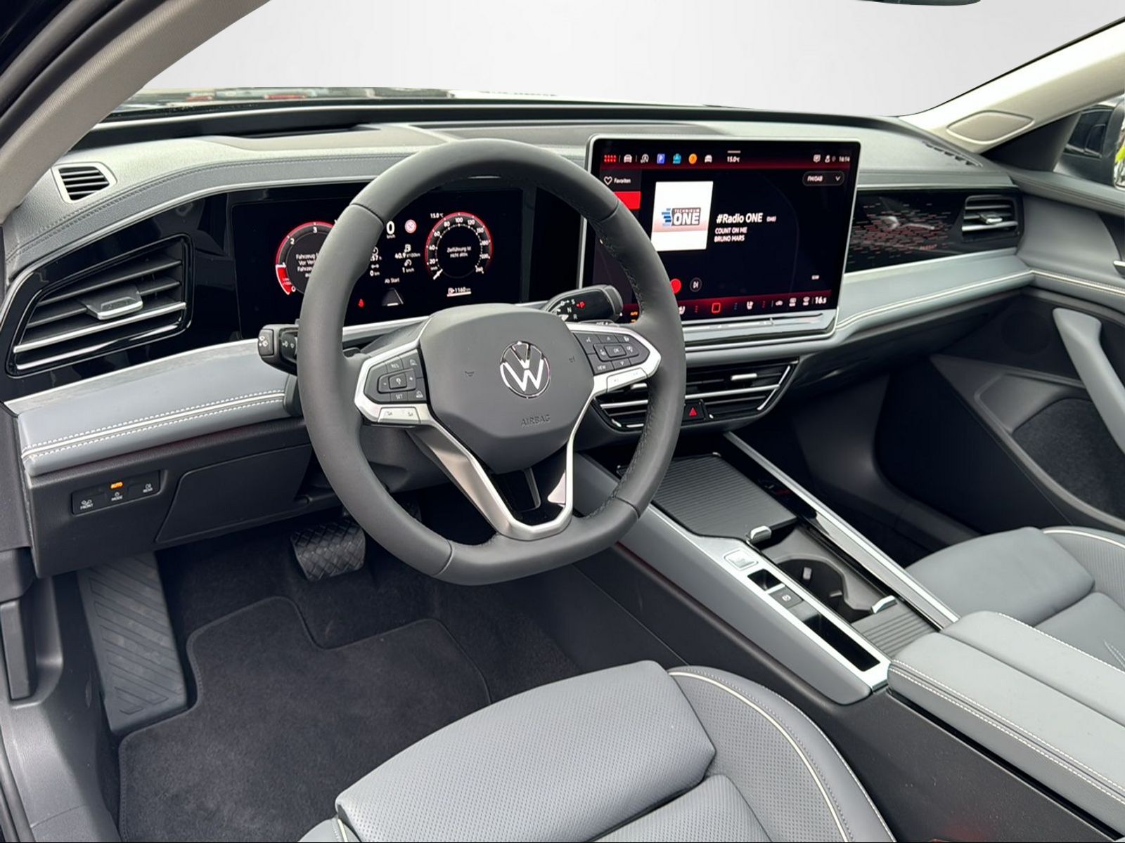 VW Passat Variant 2.0 TDI Elegance DSG-image-8