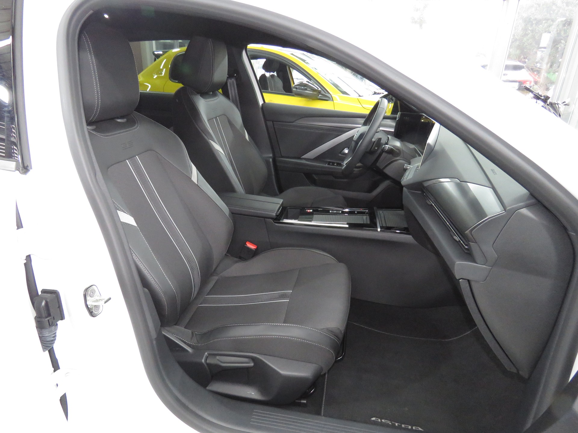 OPEL Astra 1.6 PHEV Turbo Swiss Plus A-image-11