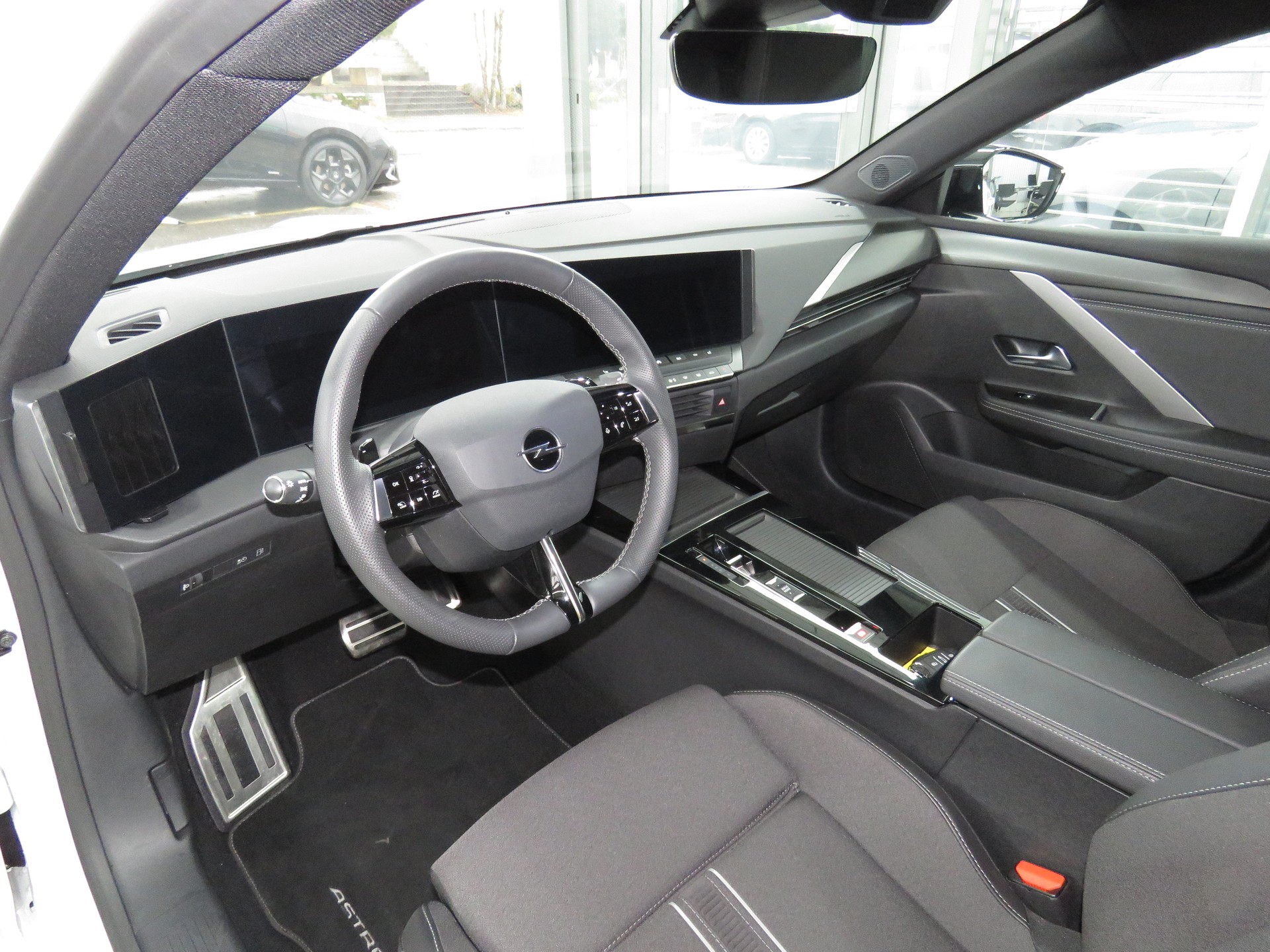 OPEL Astra 1.6 PHEV Turbo Swiss Plus A-image-6