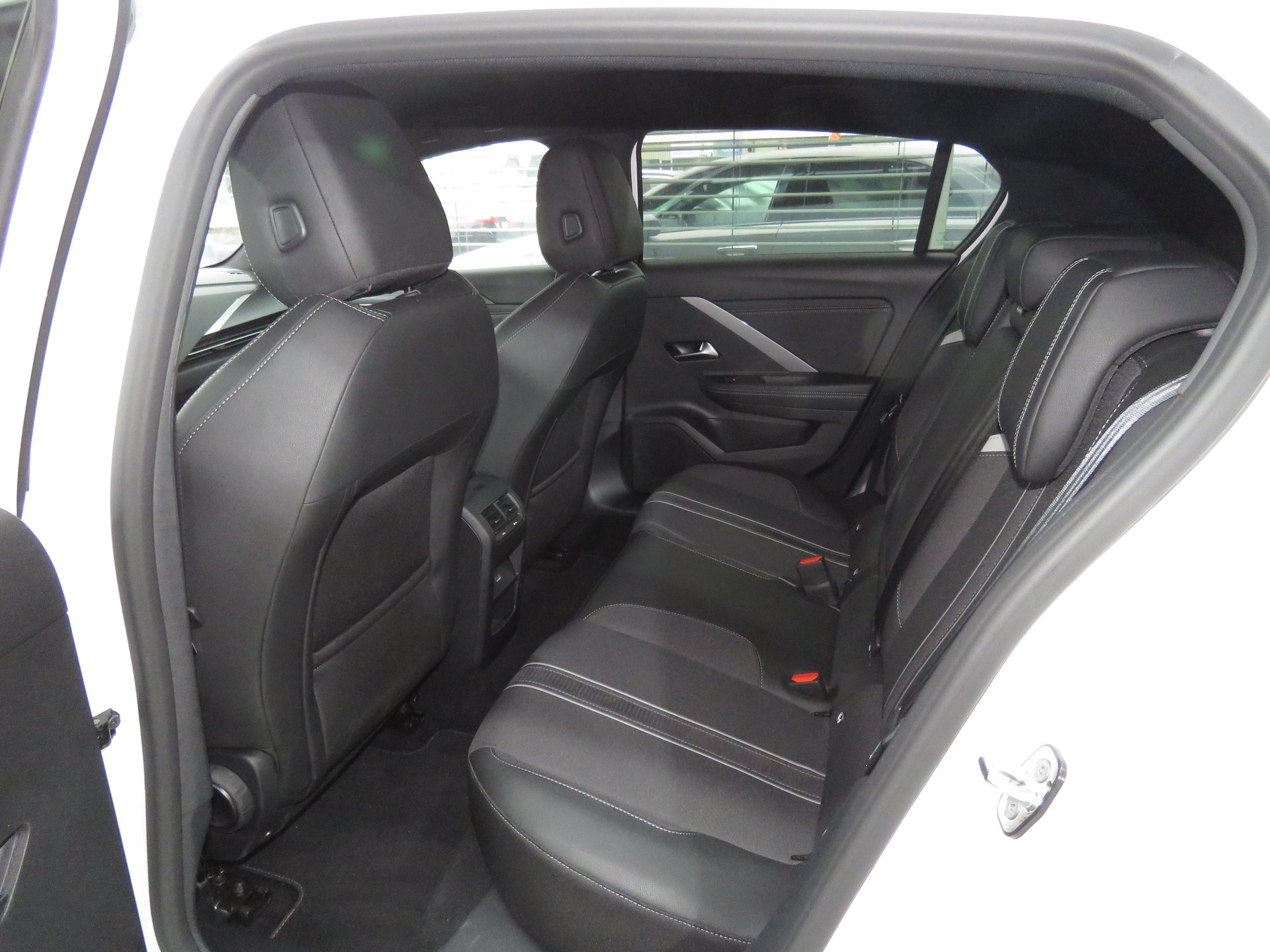 OPEL Astra 1.6 PHEV Turbo Swiss Plus A-image-8
