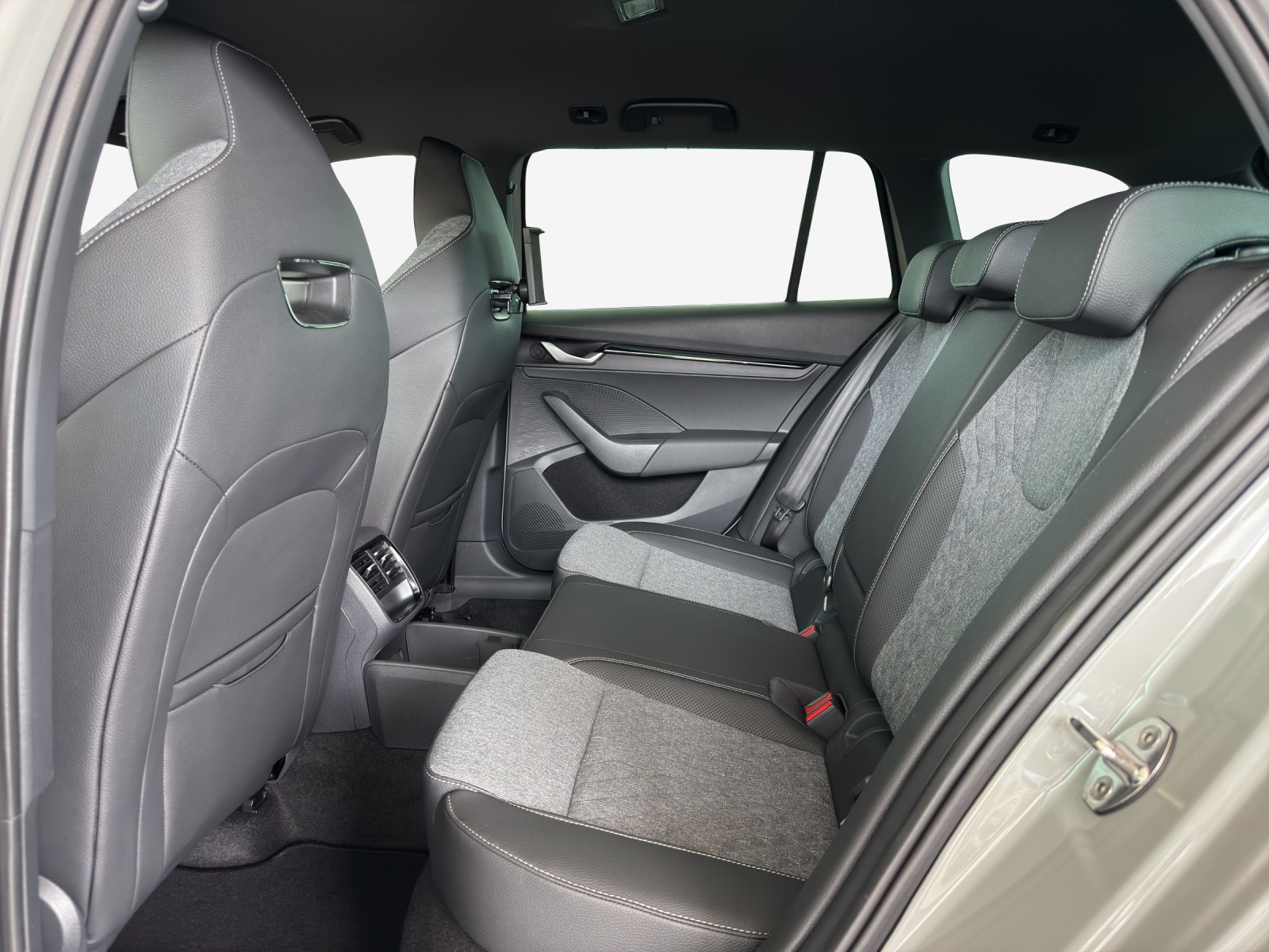 SKODA Octavia Combi 2.0 TSI DSG Sport Line 4x4-image-10
