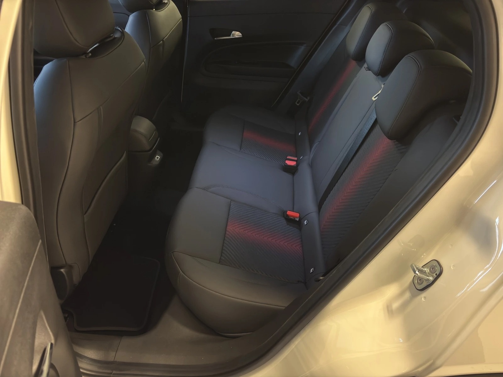 ALFA ROMEO JUNIOR 1.2 Ibrida Speciale-image-7