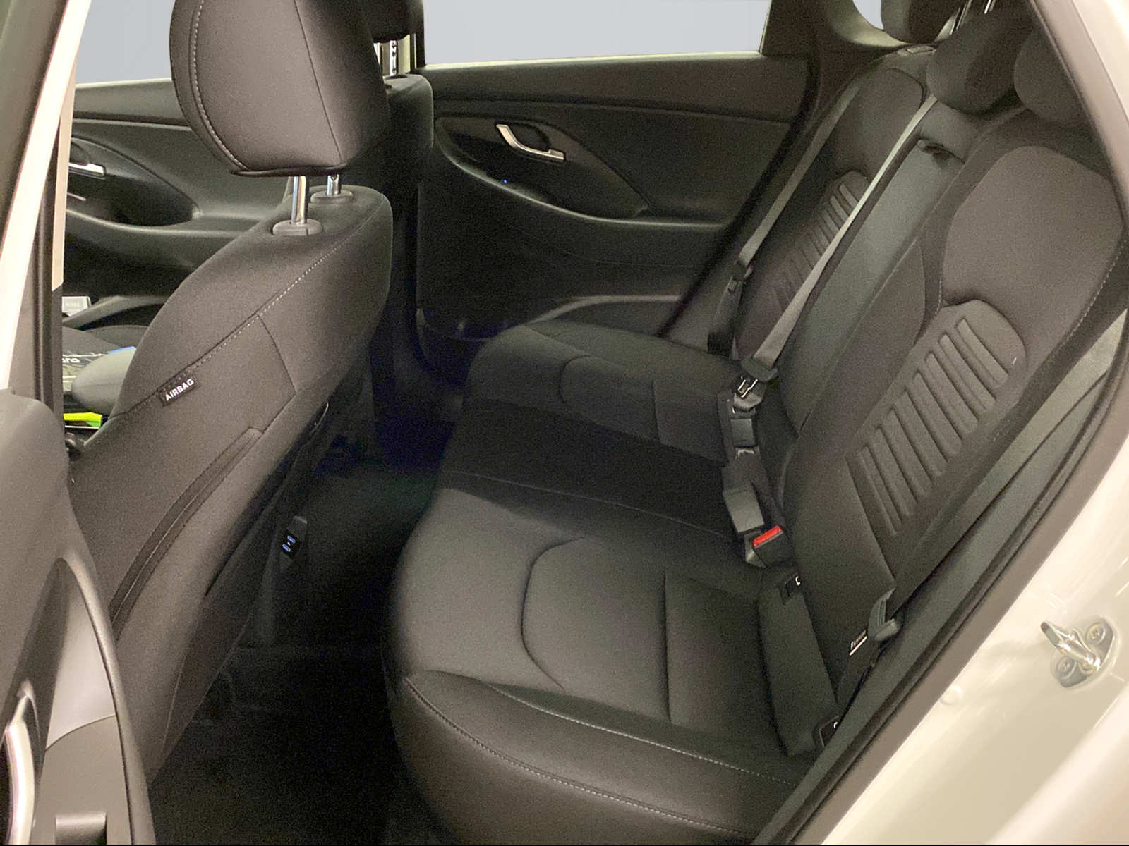 HYUNDAI i30 1.5 T-GDi Amplia-image-11