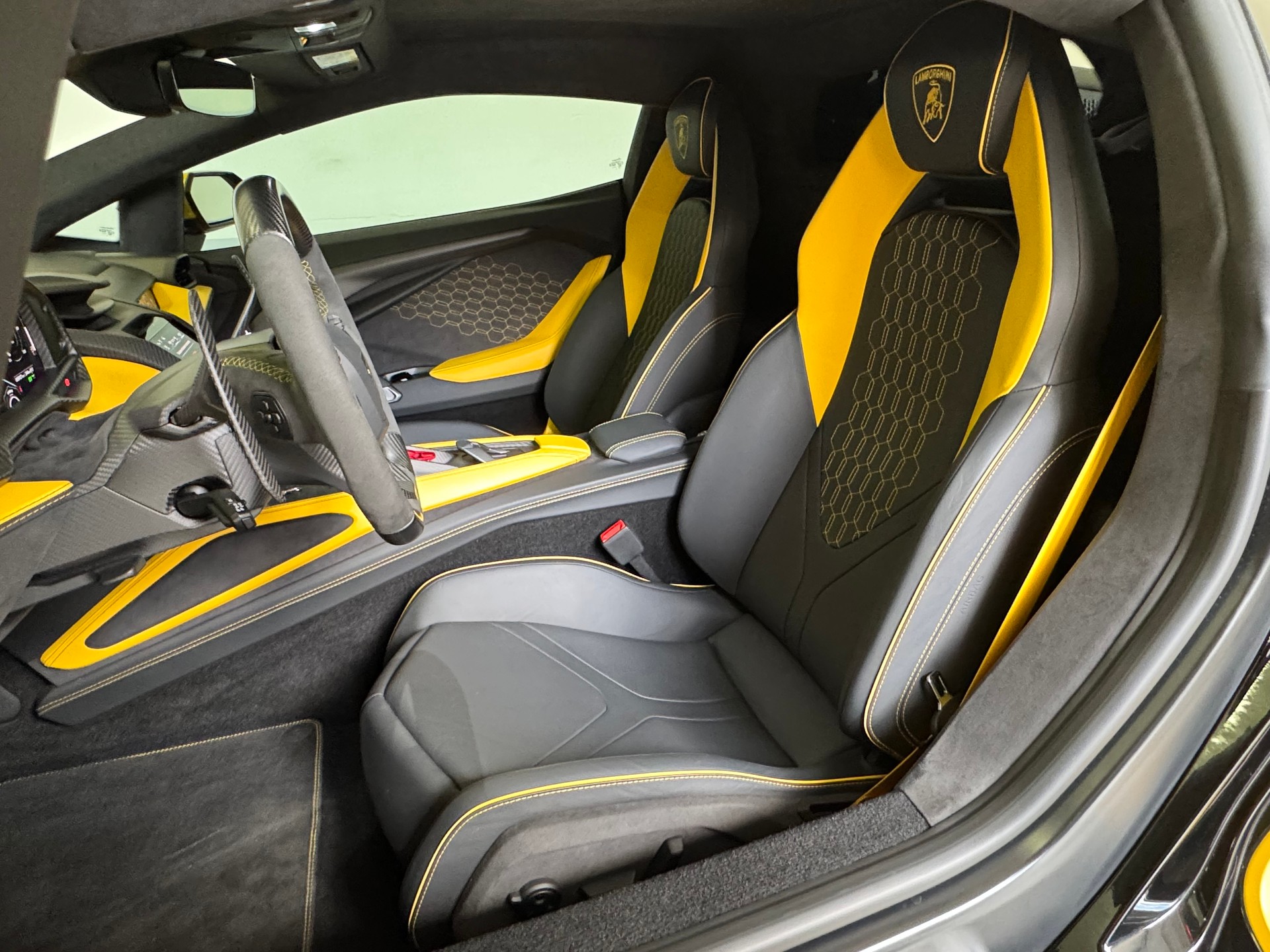 LAMBORGHINI Revuelto HPEV ## Auto CH 🇨🇭-image-10