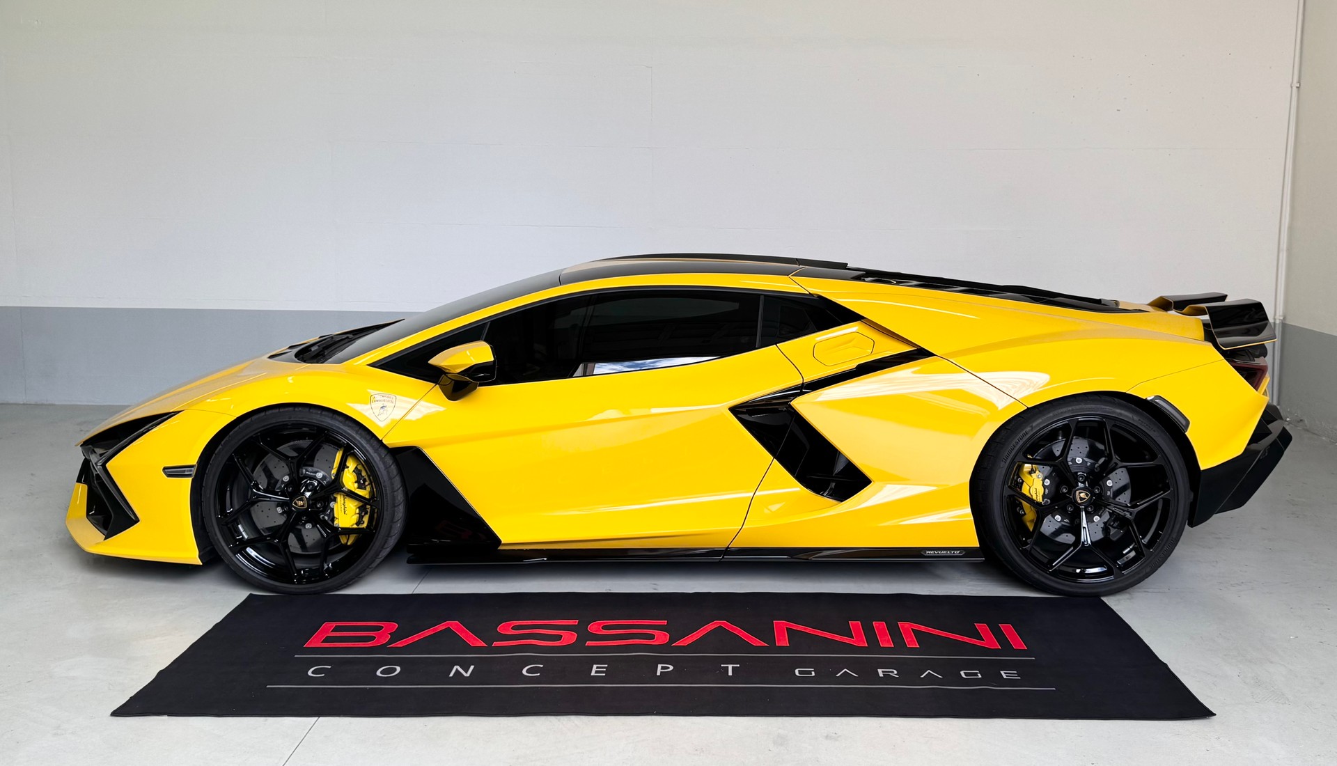 LAMBORGHINI Revuelto HPEV ## Auto CH 🇨đź‡
