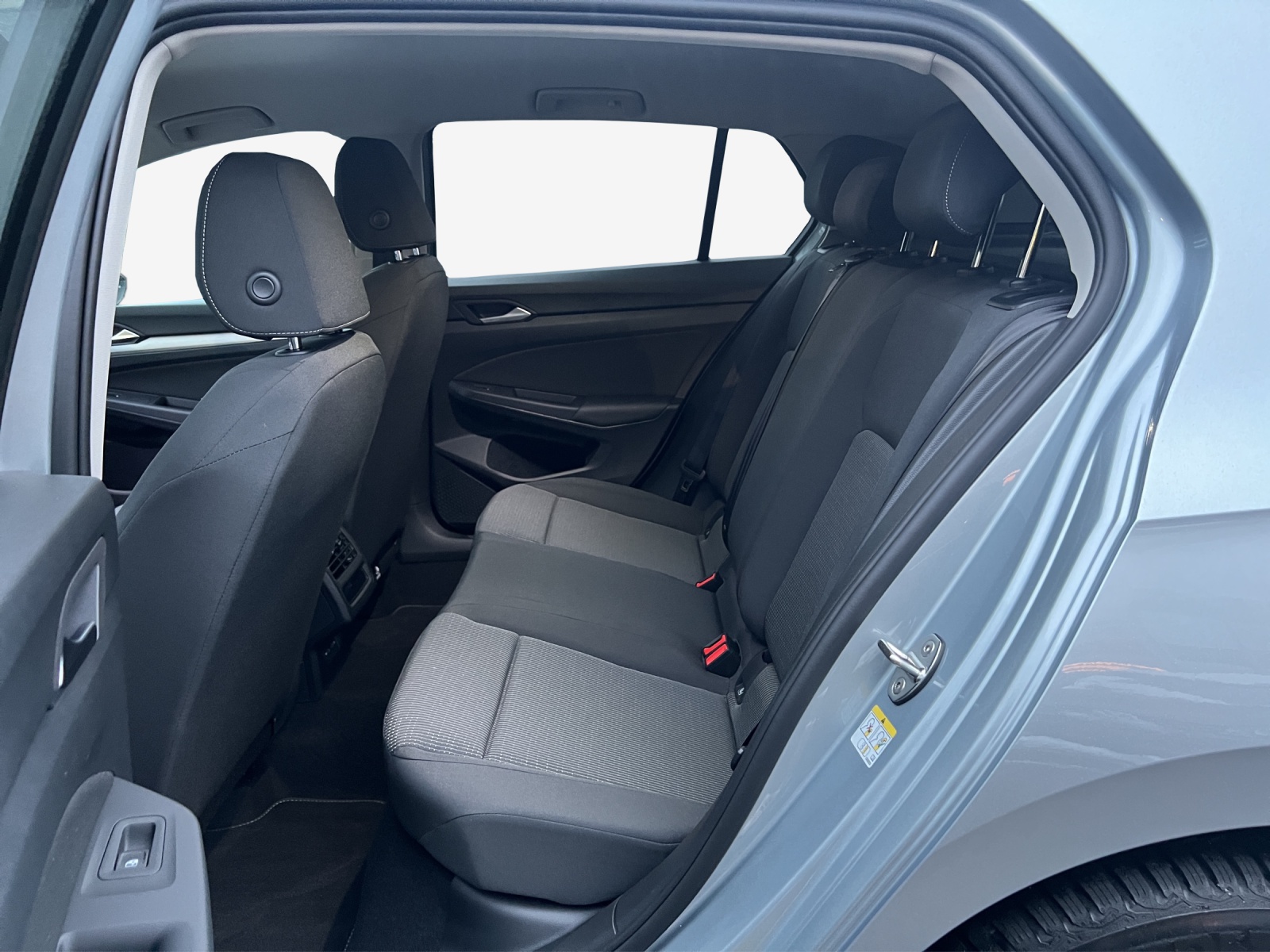 VW Golf 1.5 e TSI mHEV Basis DSG-image-11