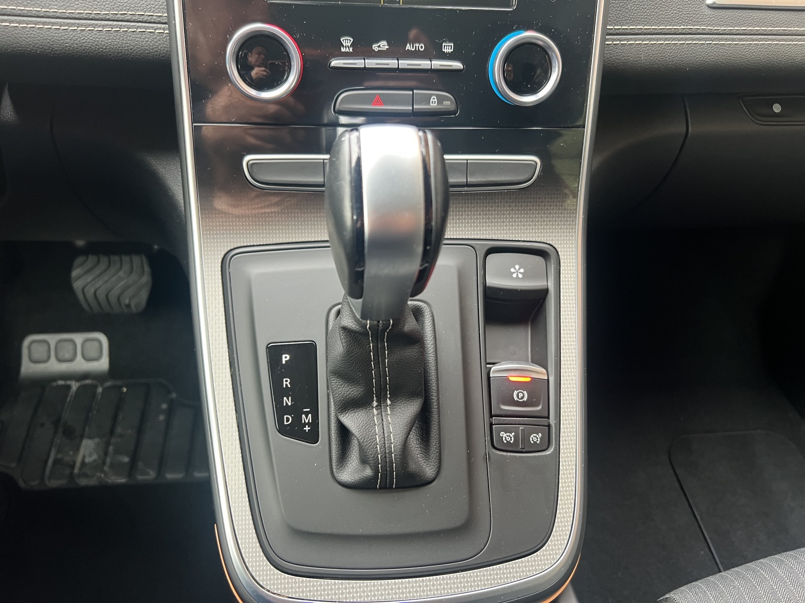 RENAULT Grand Scénic 1.3 16V Techno EDC 7 Plätzer-image-28
