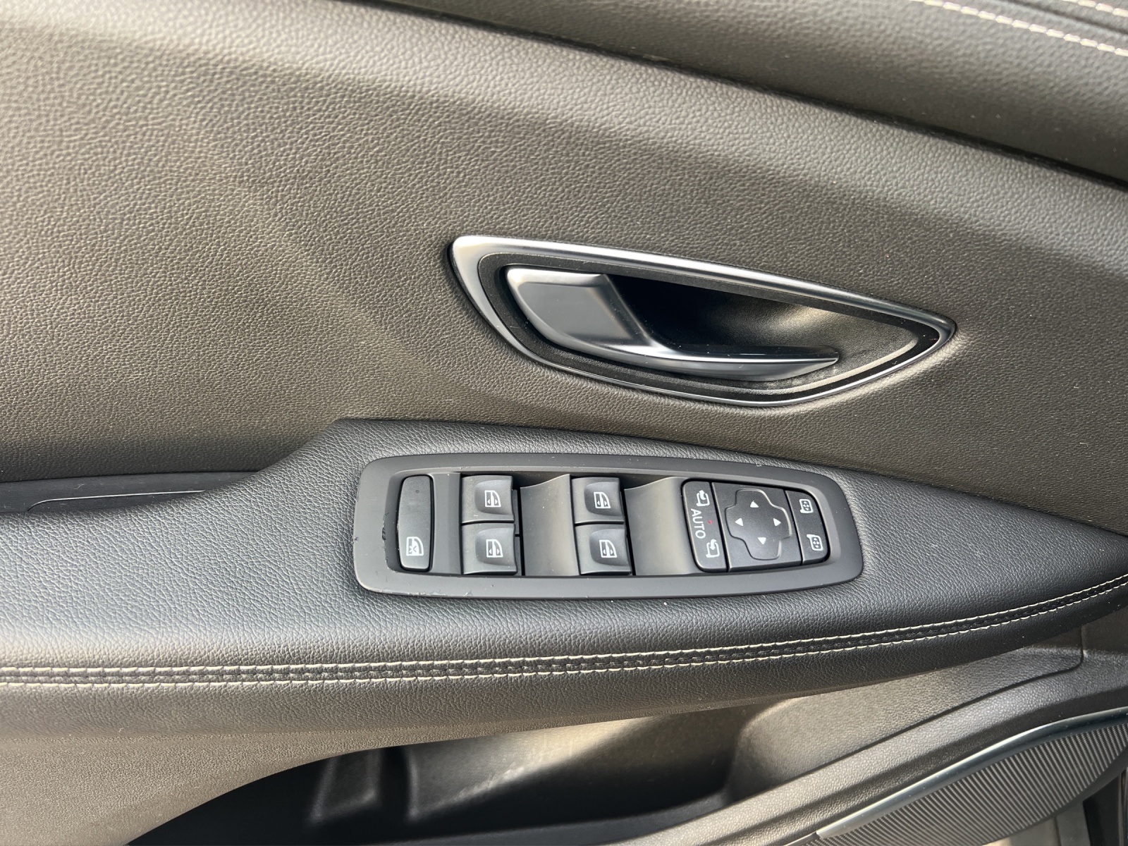 RENAULT Grand Scénic 1.3 16V Techno EDC 7 Plätzer-image-9