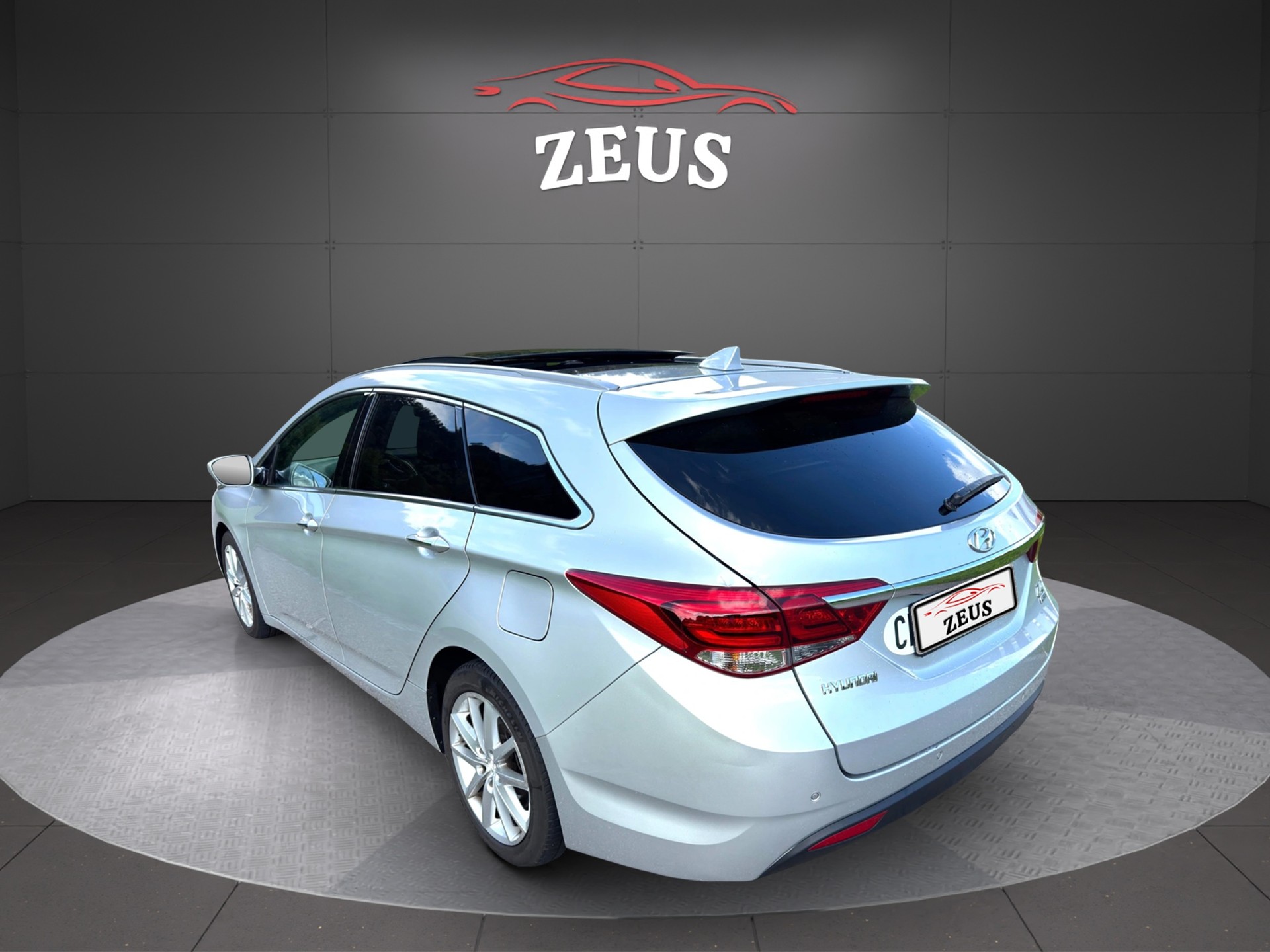 HYUNDAI i40 Wagon 1.7 CRDI Vertex Automatic-image-4