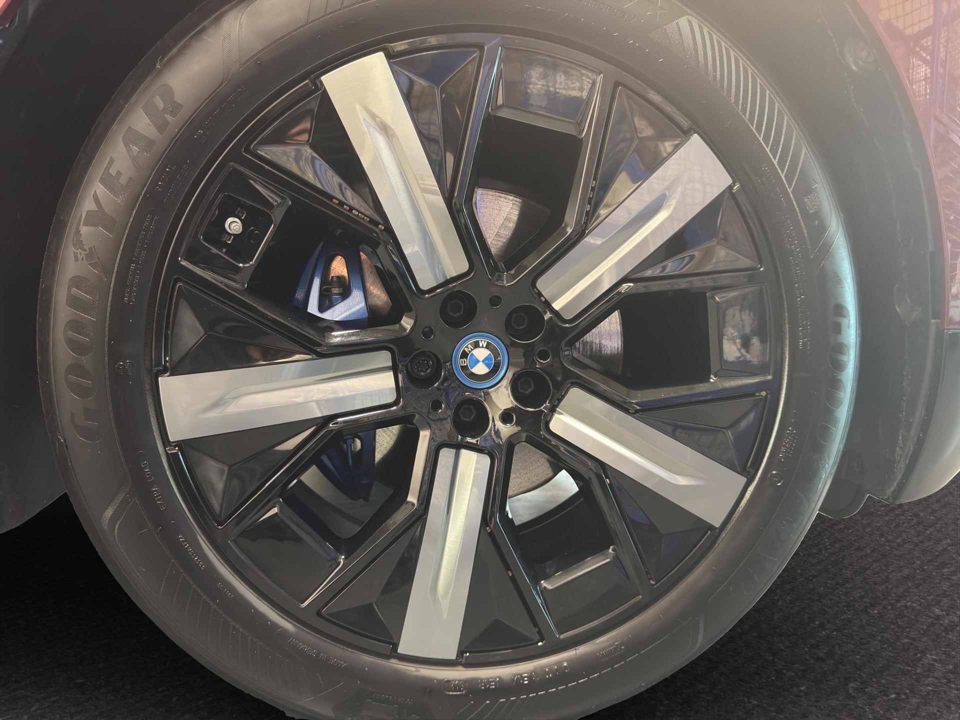 BMW iX xDrive40-image-15