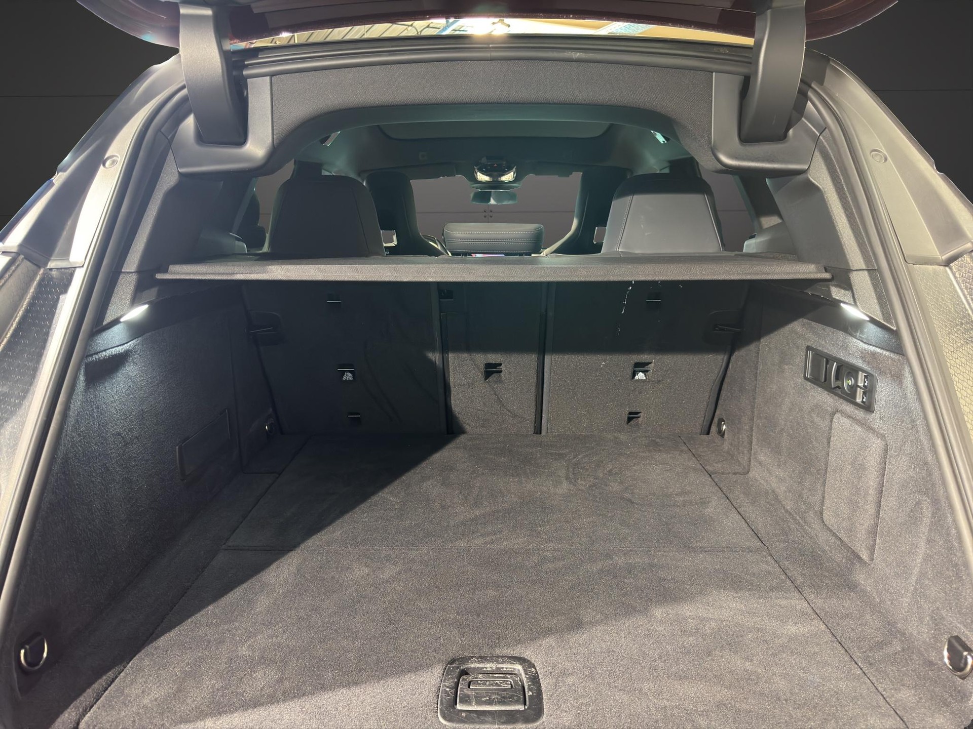 BMW iX xDrive40-image-16