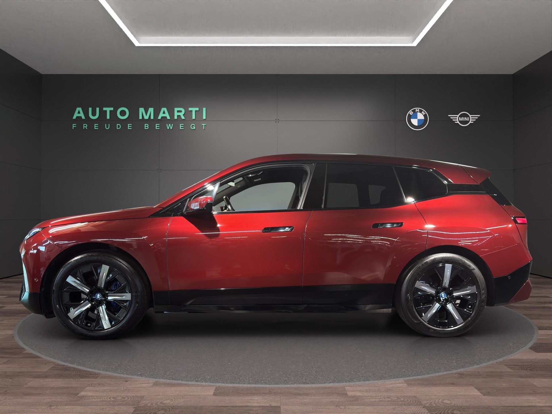 BMW iX xDrive40-image-2