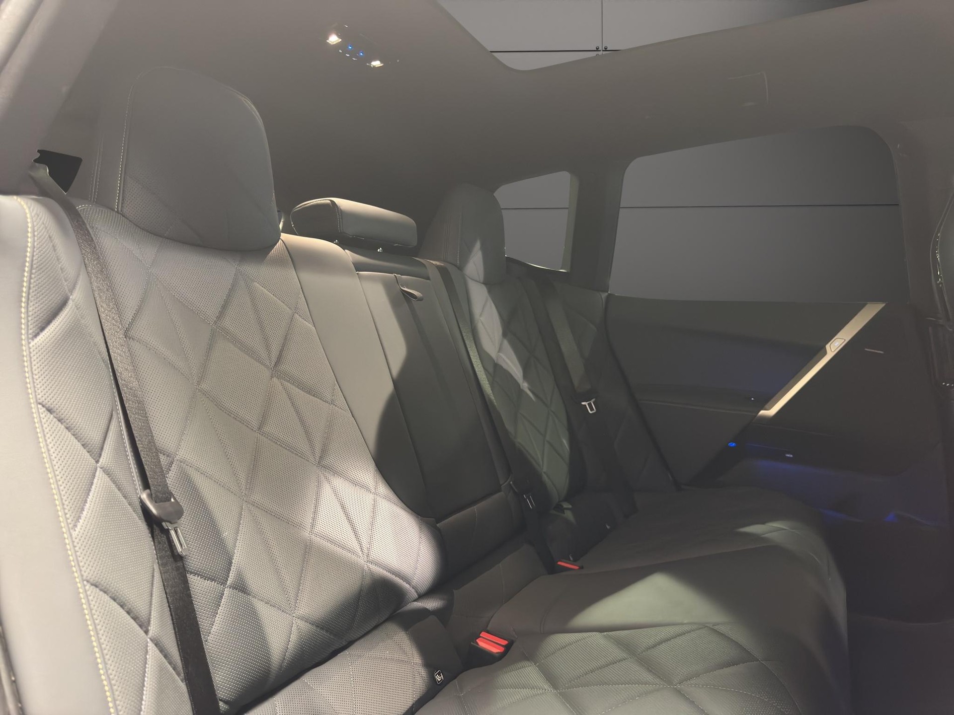 BMW iX xDrive40-image-17