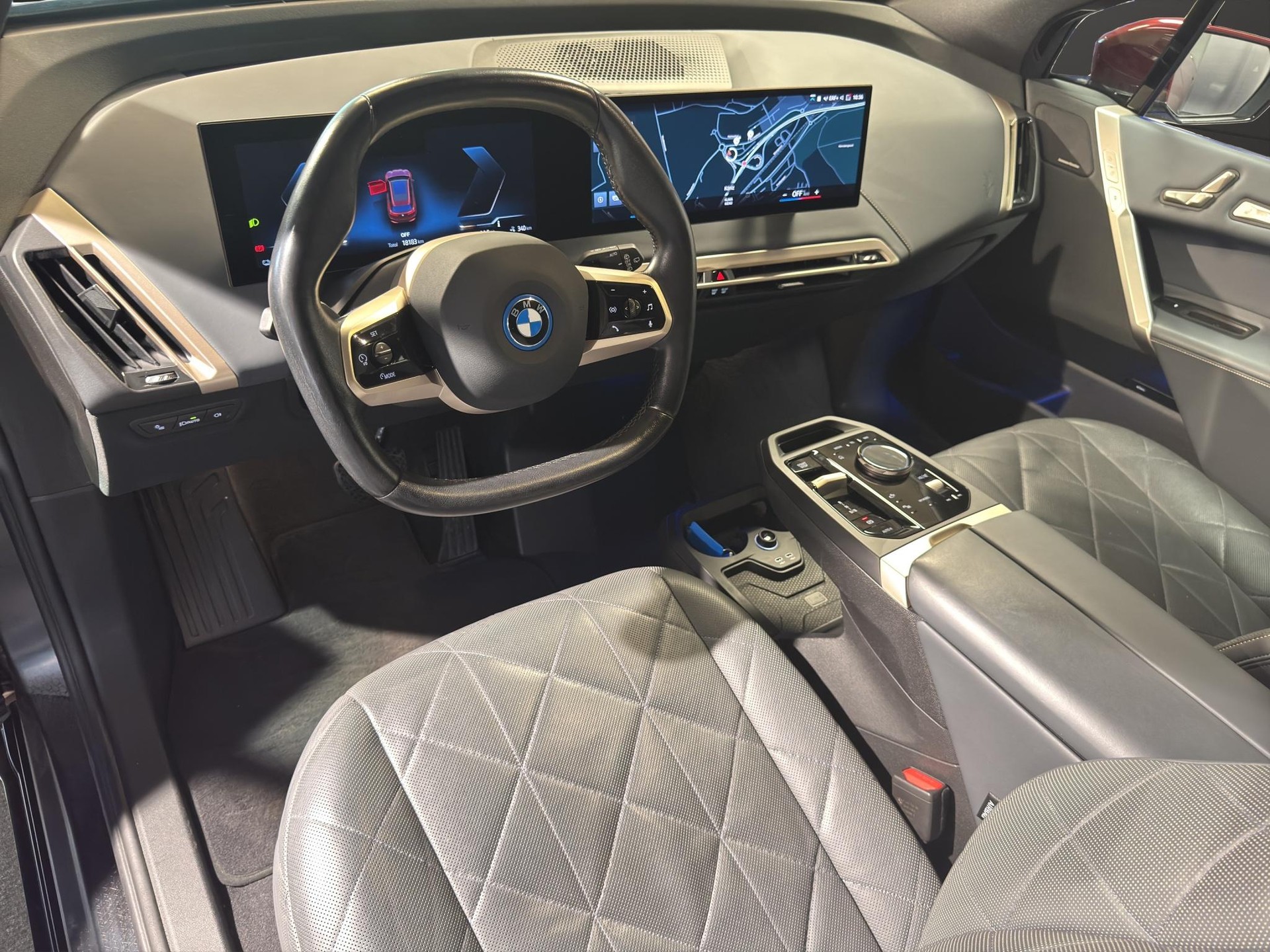 BMW iX xDrive40-image-8
