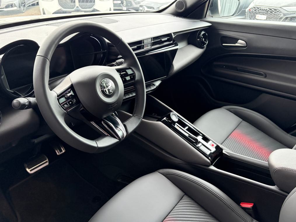 ALFA ROMEO Junior 1.2 48V Hybrid Q4 Pack Tech Sky-image-3