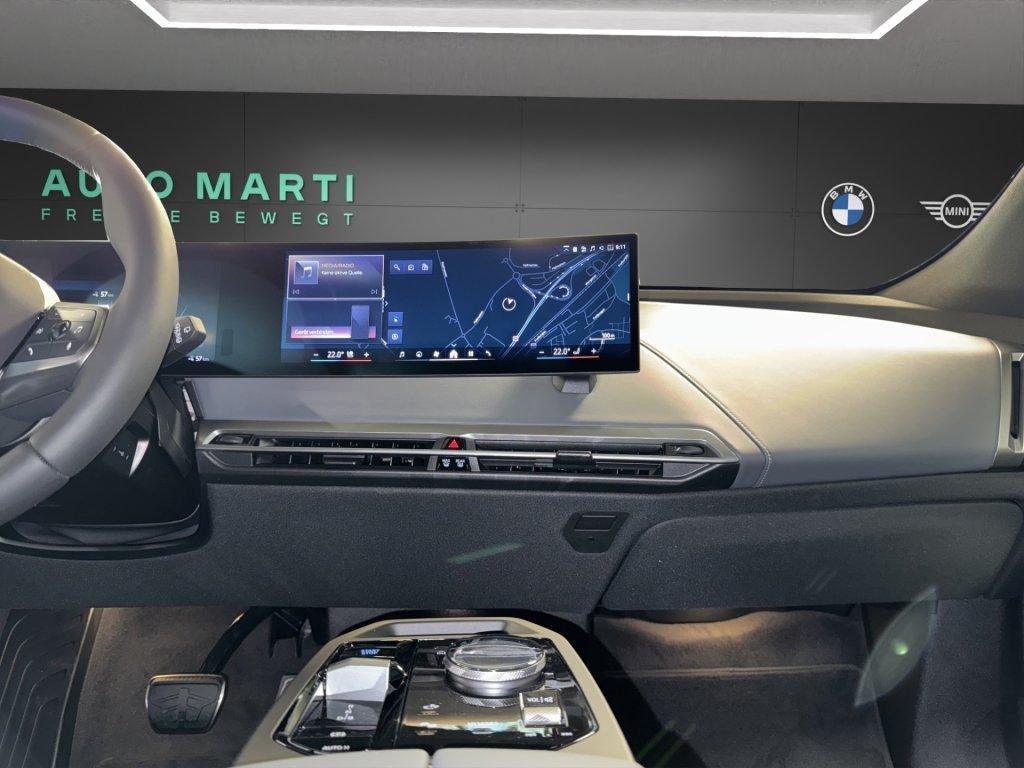 BMW iX xDrive45-image-18
