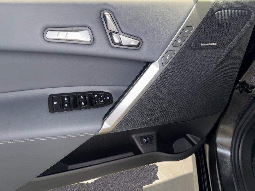 BMW iX xDrive45-image-11