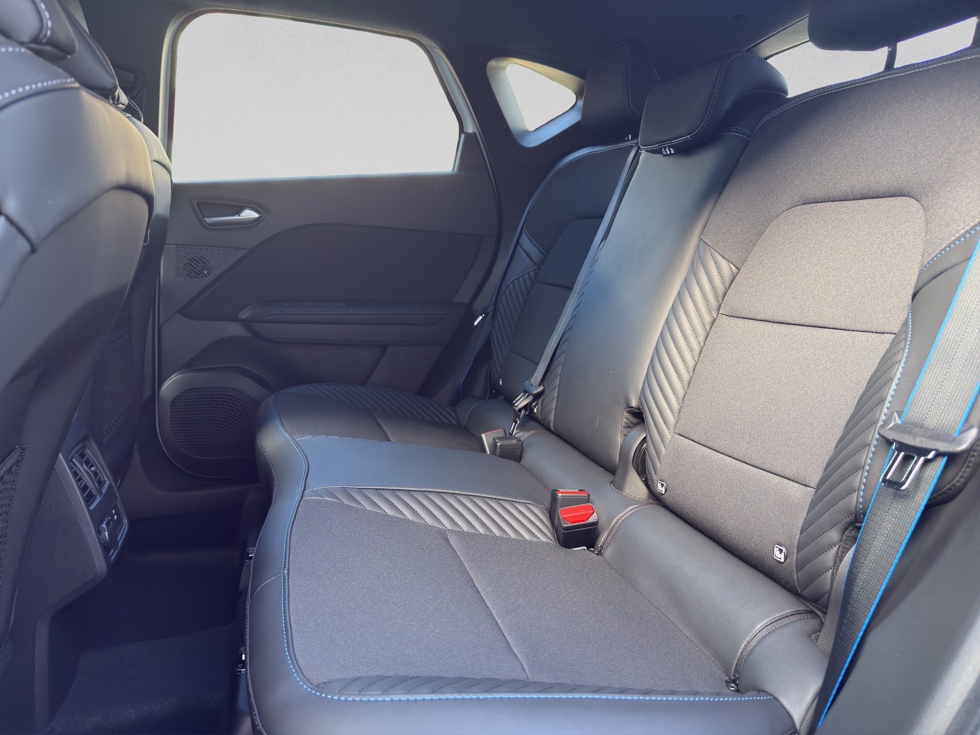 RENAULT Captur 1.8 E-Tech 160 Esprit Alpine DHT-image-13