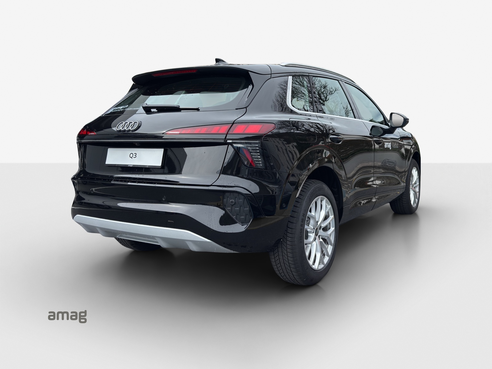 AUDI Q3 SUV 110 kW TFSI S tronic-image-4