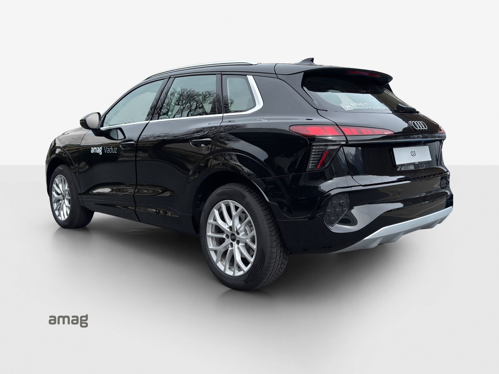 AUDI Q3 SUV 110 kW TFSI S tronic-image-2