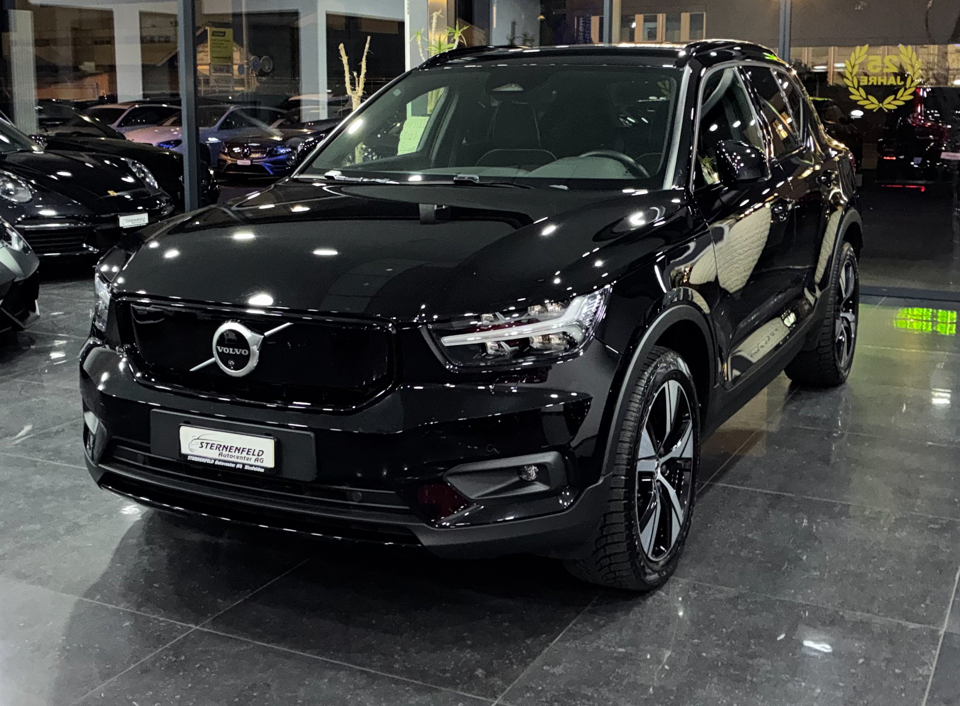 VOLVO XC40 P8 AWD Pure Electric R-Design