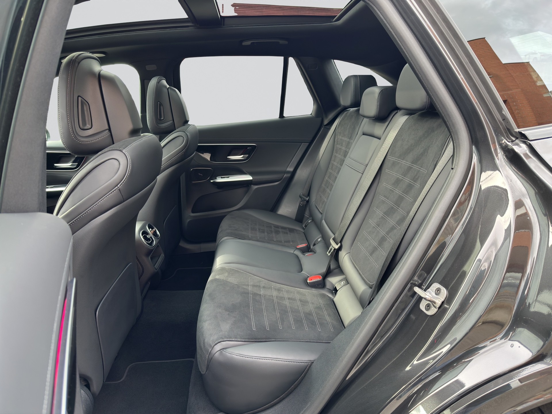 MERCEDES-BENZ GLC 220 d 4Matic AMG Night 9G-Tronic-image-7