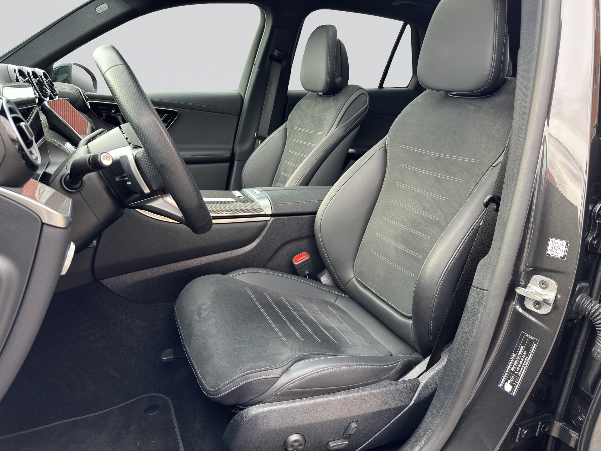 MERCEDES-BENZ GLC 220 d 4Matic AMG Night 9G-Tronic-image-5