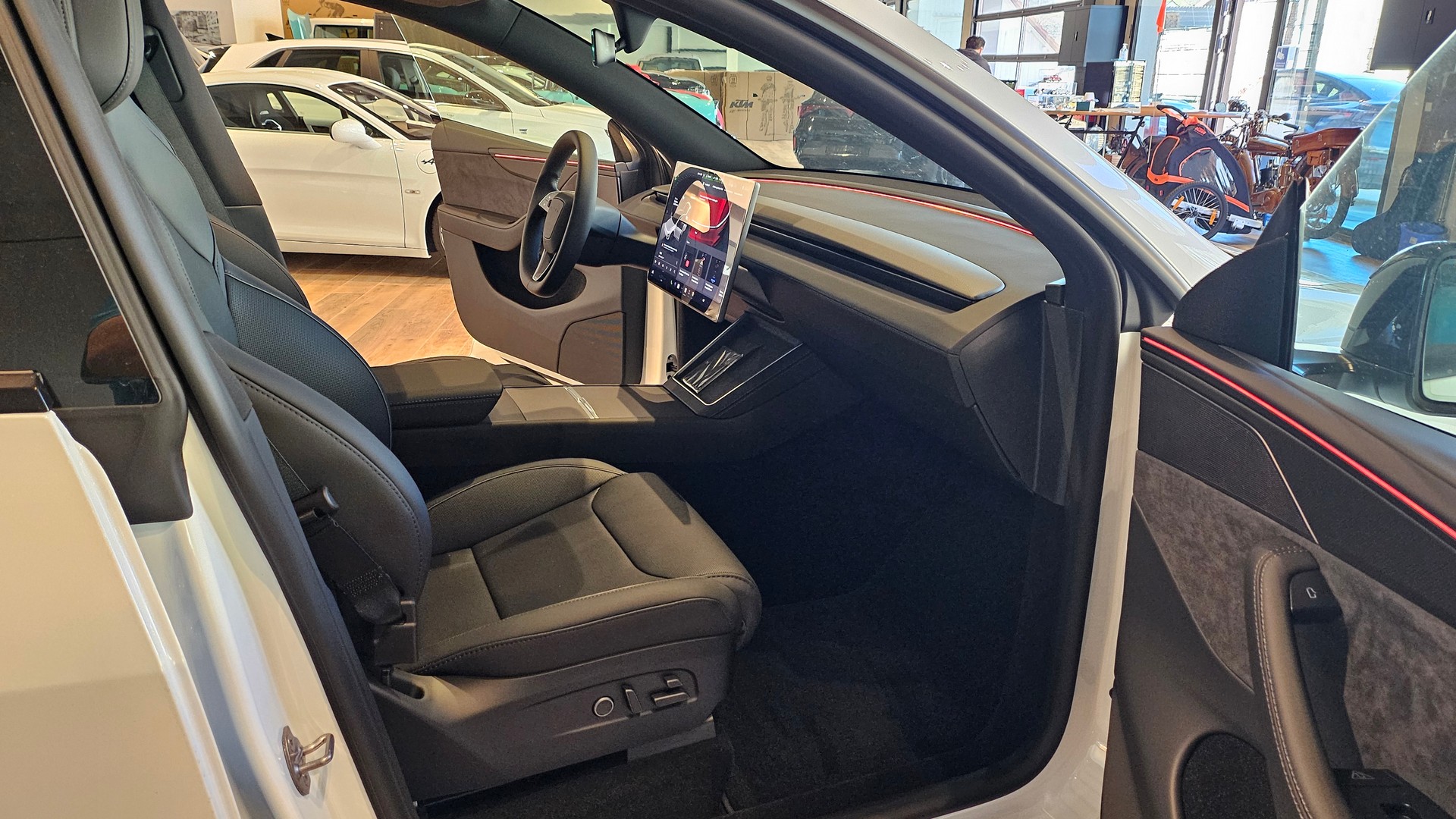 TESLA Model Y Performance AWD AHK-image-17