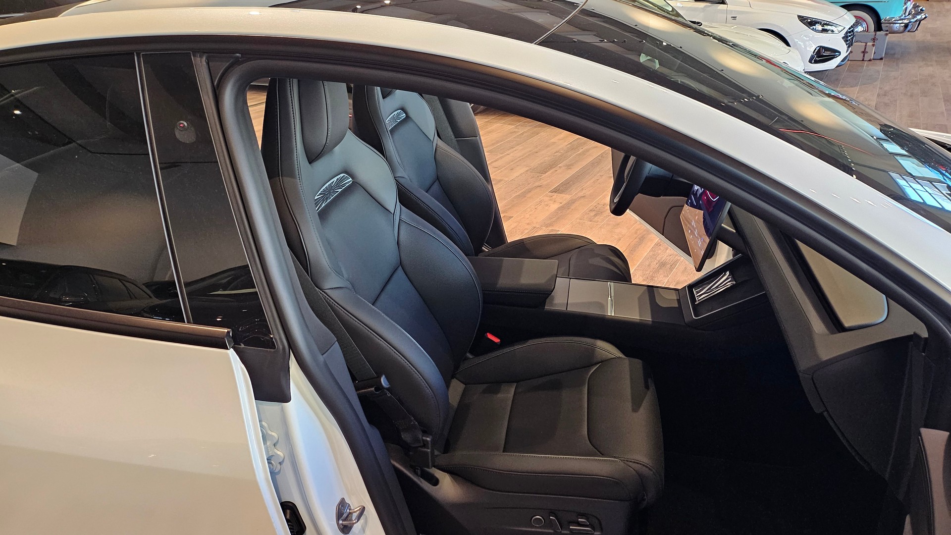 TESLA Model Y Performance AWD AHK-image-18