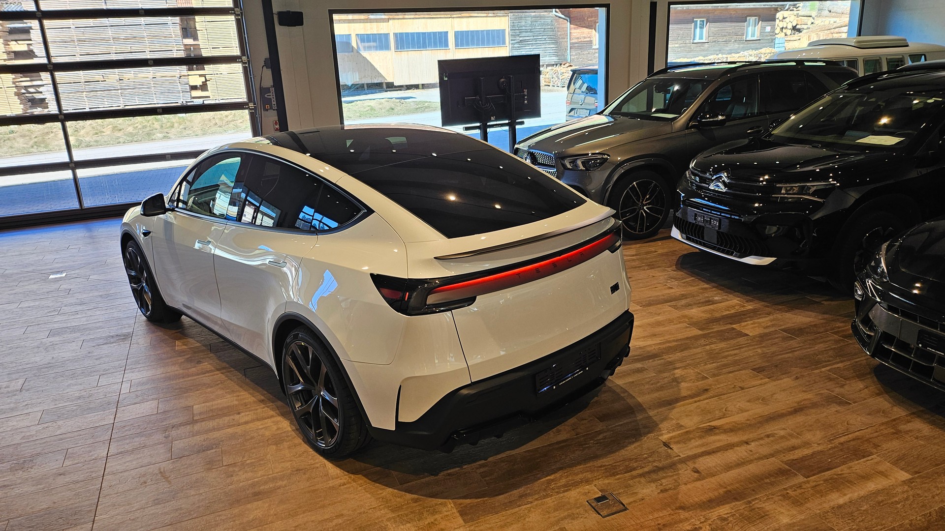 TESLA Model Y Performance AWD AHK-image-14