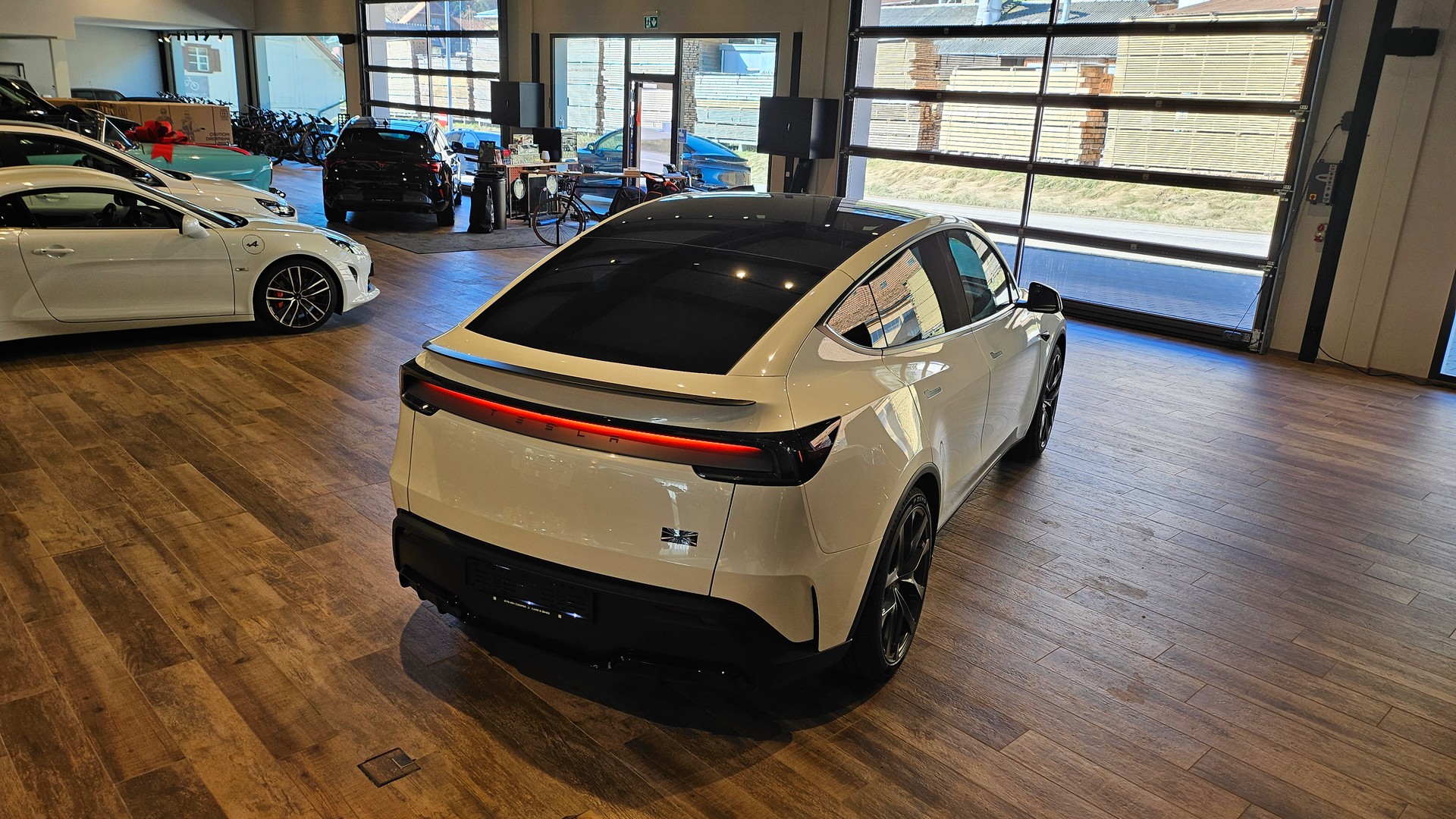 TESLA Model Y Performance AWD AHK-image-10
