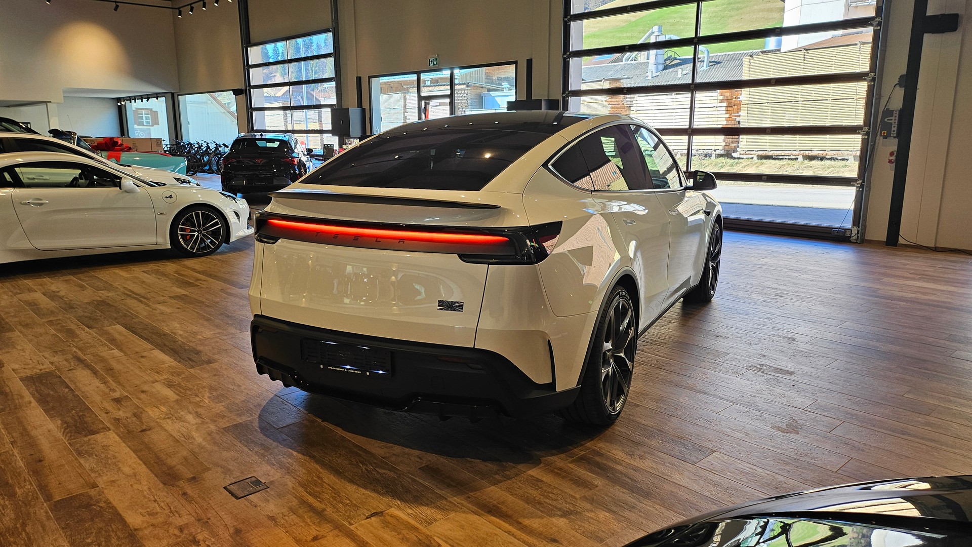 TESLA Model Y Performance AWD AHK-image-9